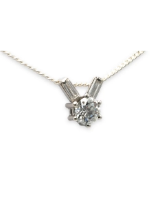 Pendentif Années 70 en or blanc 18 carats serti de diamants "taille" baguette et d'un diamant old cut - - 3