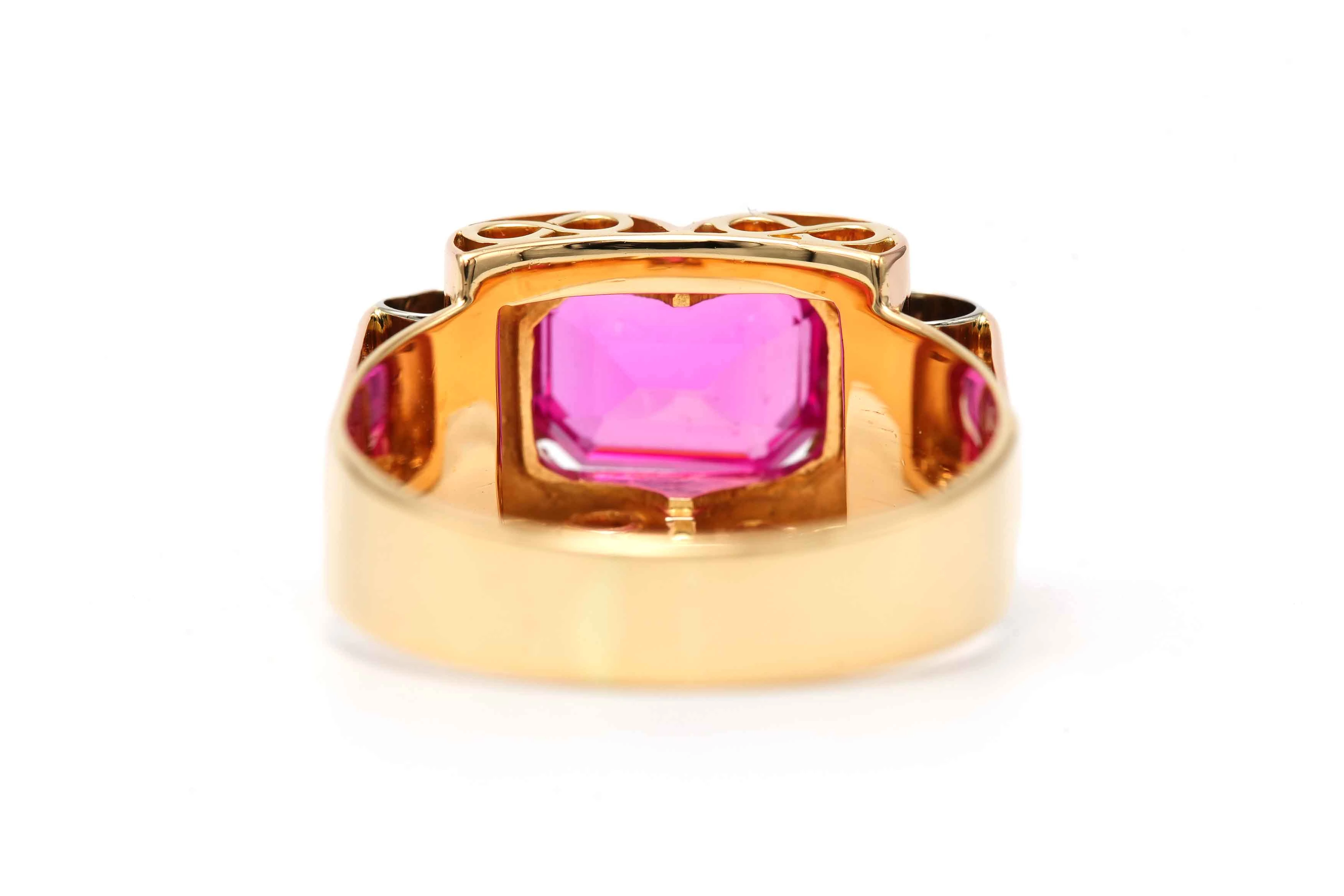 Bague Art Déco en or jaune et blanc 18 carats sertie d'une spinelle de synthèse et de diamants "taille" rose - 4