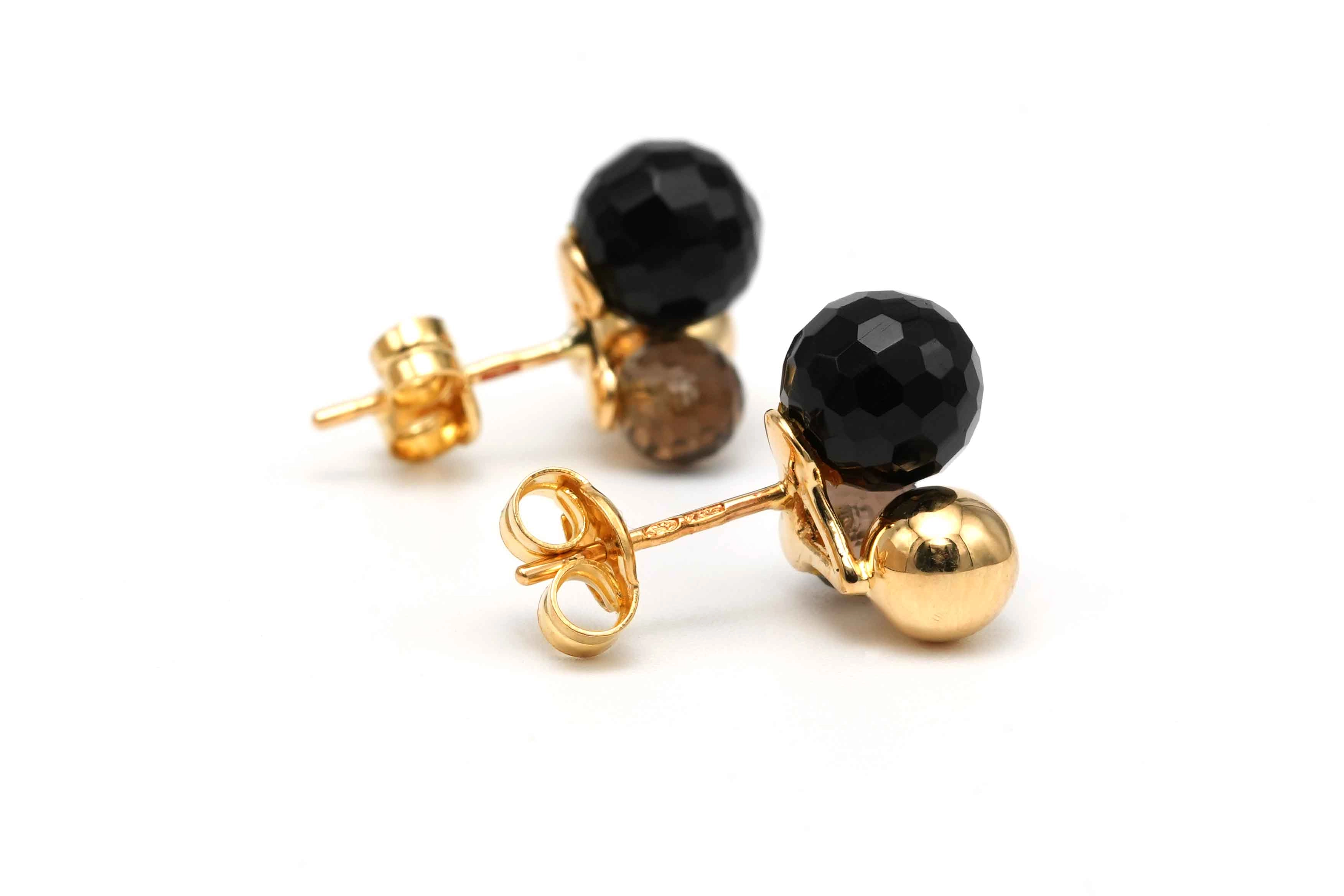 Boucles d'oreilles contemporaines en or jaune 18 carats serties d'un quartz et de céramique