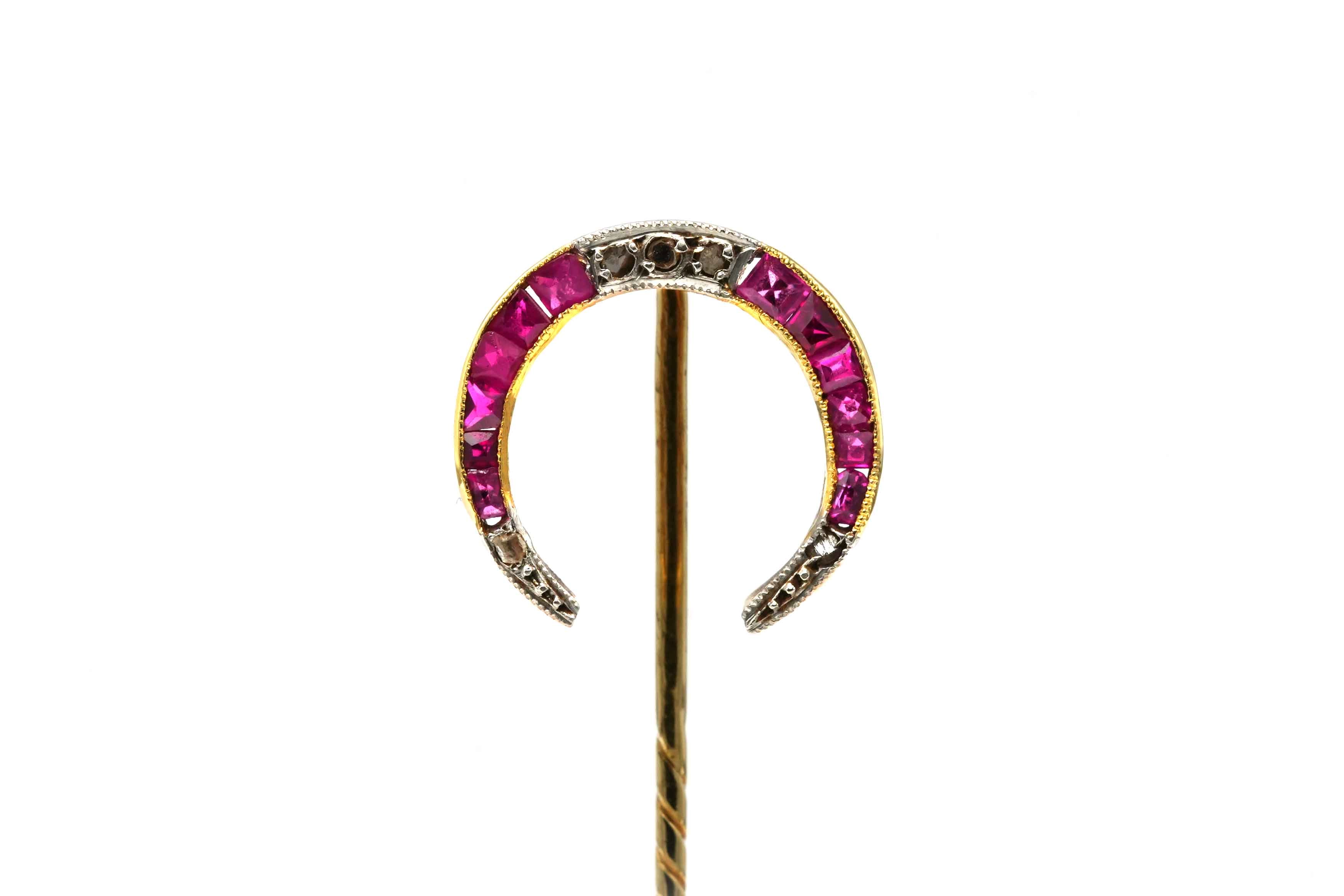 Broche Art Nouveau en or jaune 18 carats sertie de rubis et de diamants "taille" rose