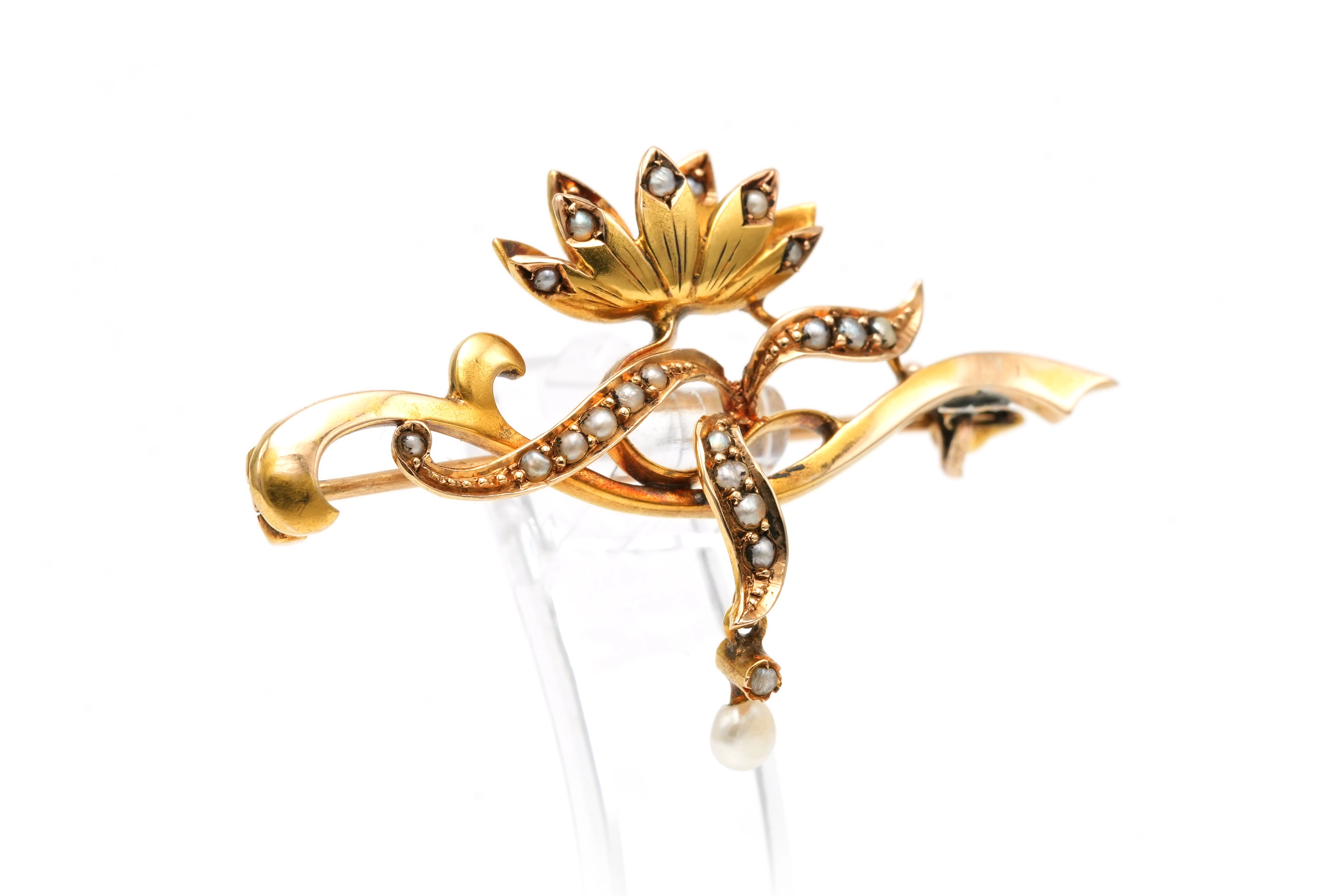Broche Art Nouveau en or jaune 18 carats sertie de perles - 6