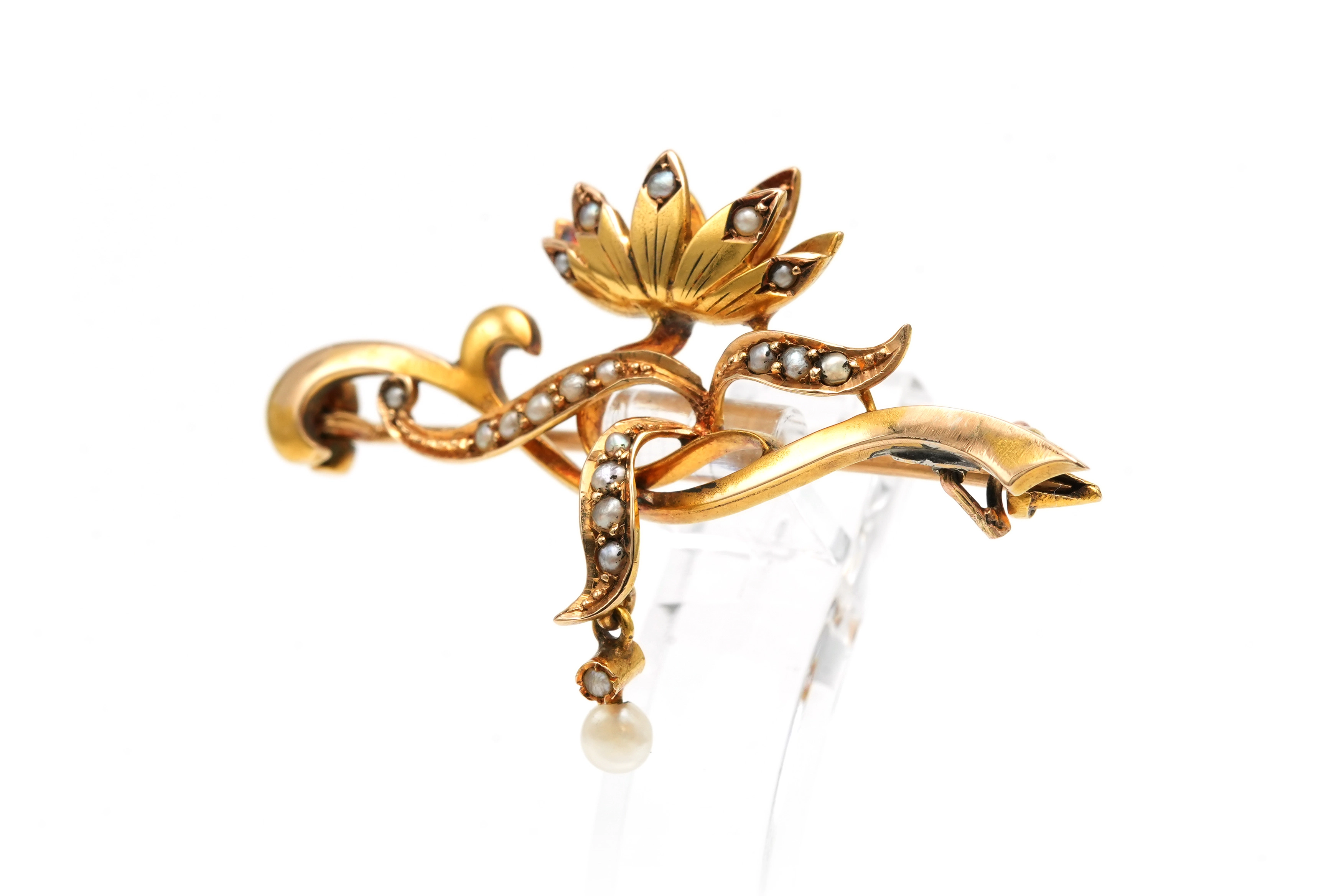 Broche Art Nouveau en or jaune 18 carats sertie de perles - 2