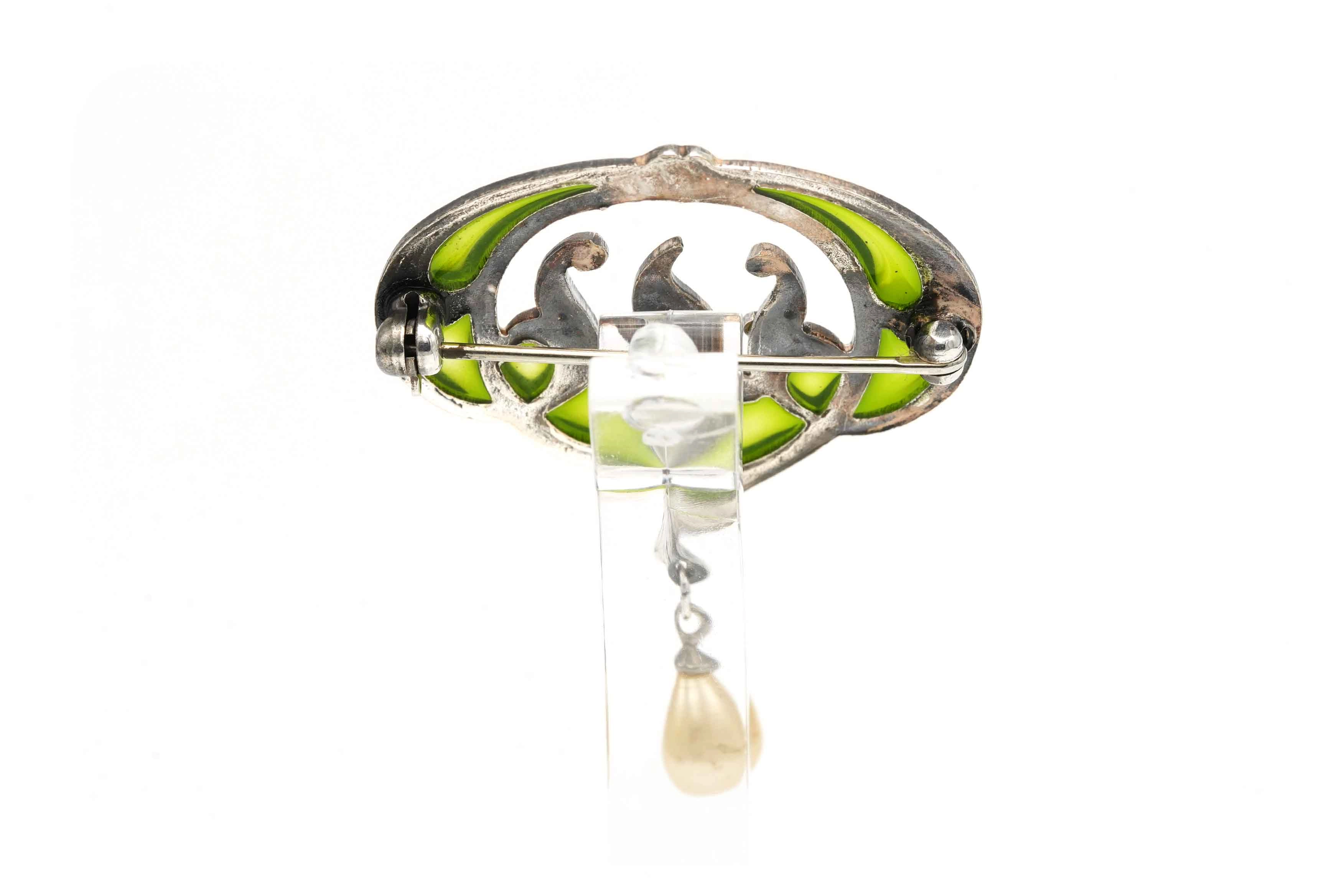 Broche Art Nouveau en argent sertie d'émail plique-à-jour