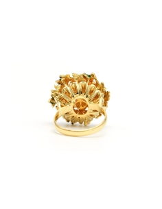 Bague Années 70 en or jaune 18 carats sertie d'émail et de corail blanc