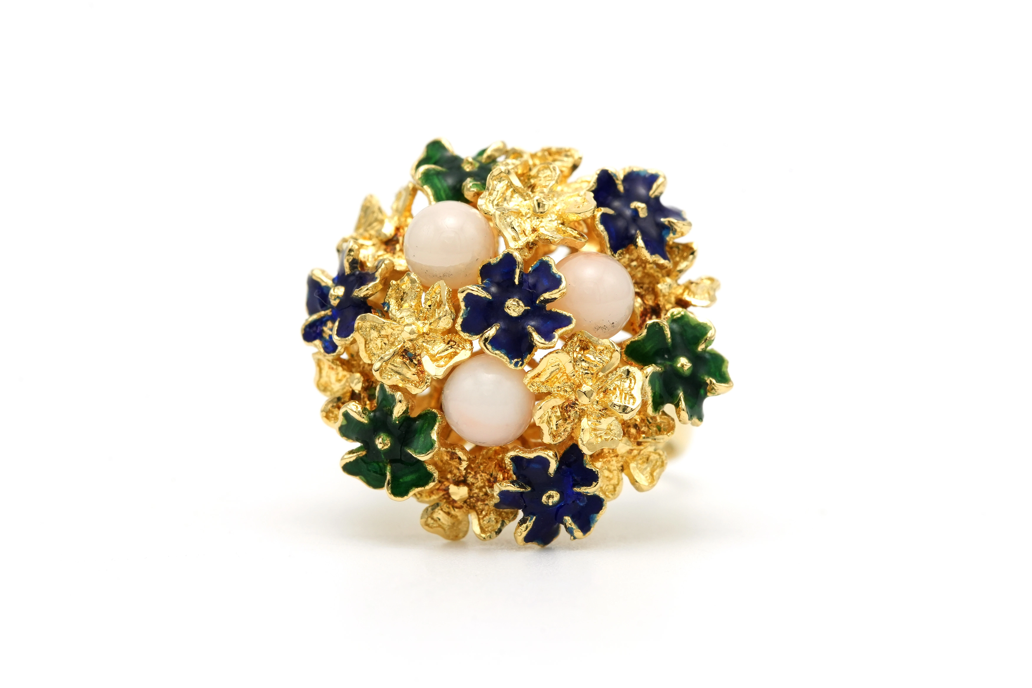 Bague Années 70 en or jaune 18 carats sertie d'émail et de corail blanc - - 1