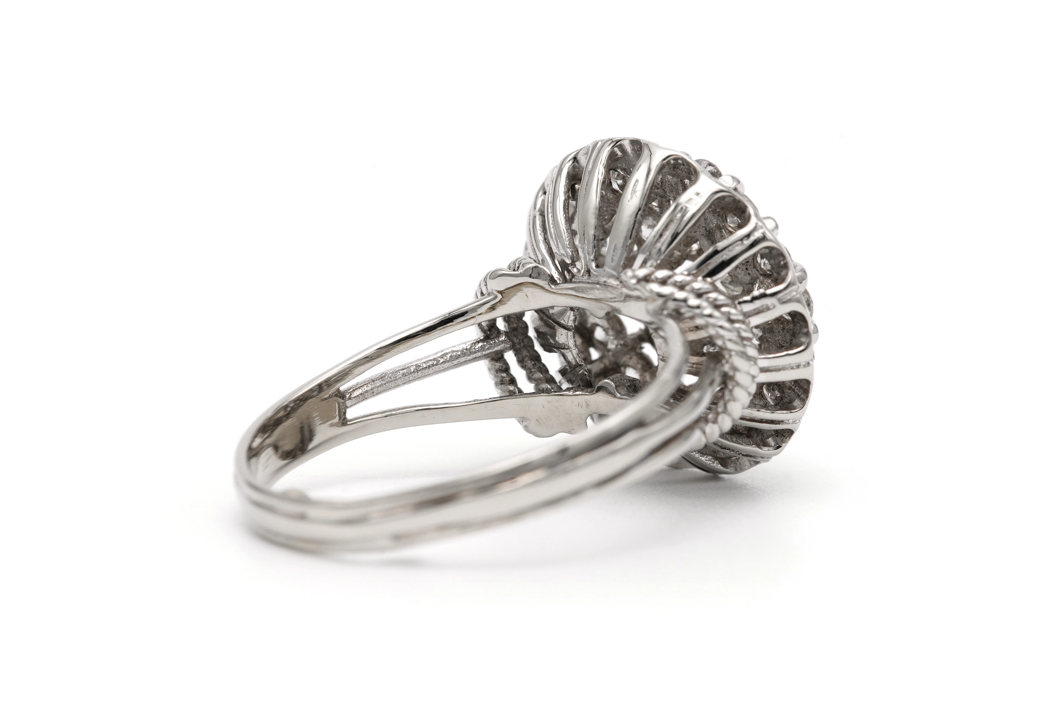 Bague Années 50 en or blanc 18 carats sertie de diamants "taille" brillant (+-0.98ct)