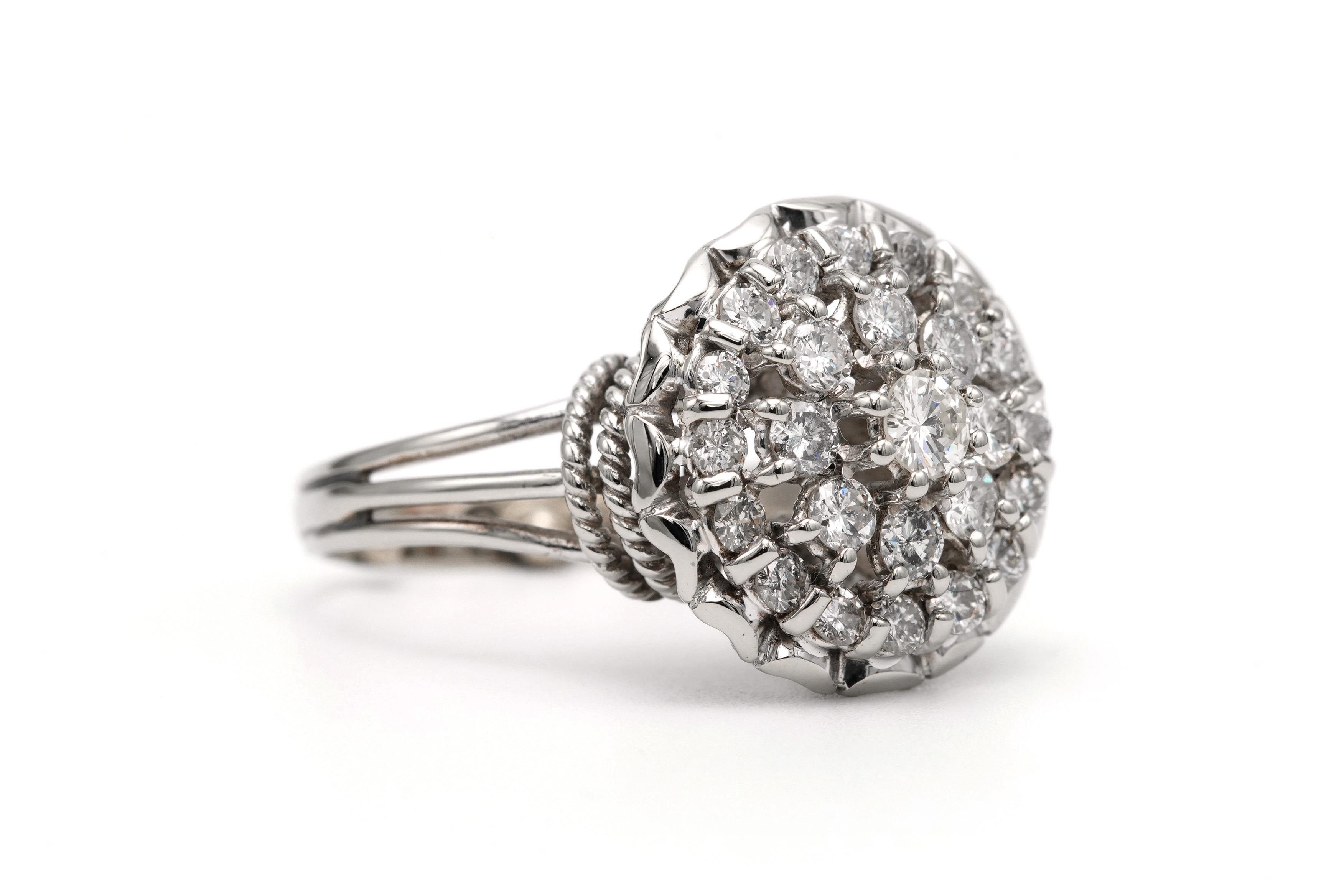 Bague Années 50 en or blanc 18 carats sertie de diamants "taille" brillant (+-0.98ct)