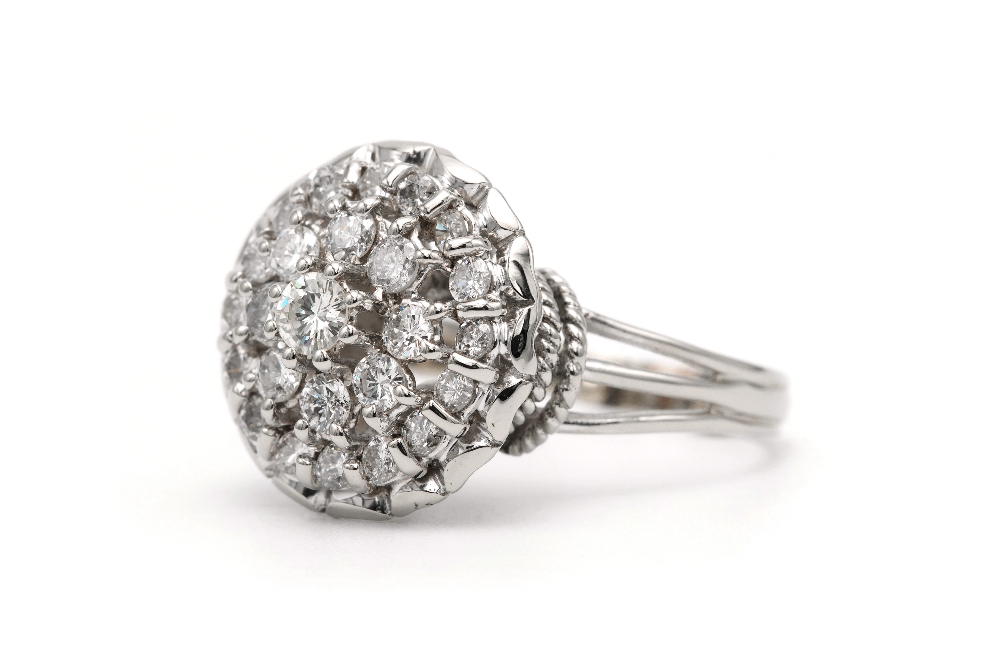 Bague Années 50 en or blanc 18 carats sertie de diamants "taille" brillant (+-0.98ct)