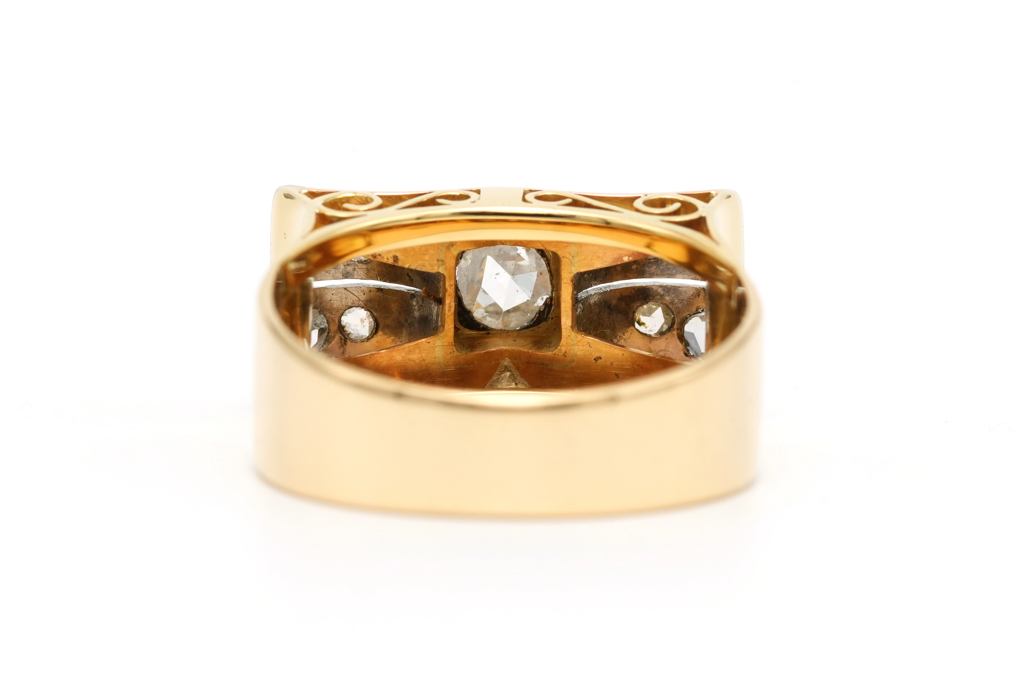 Bague Art Déco en or jaune et blanc 18 carats sertie de diamants "taille" rose - 4