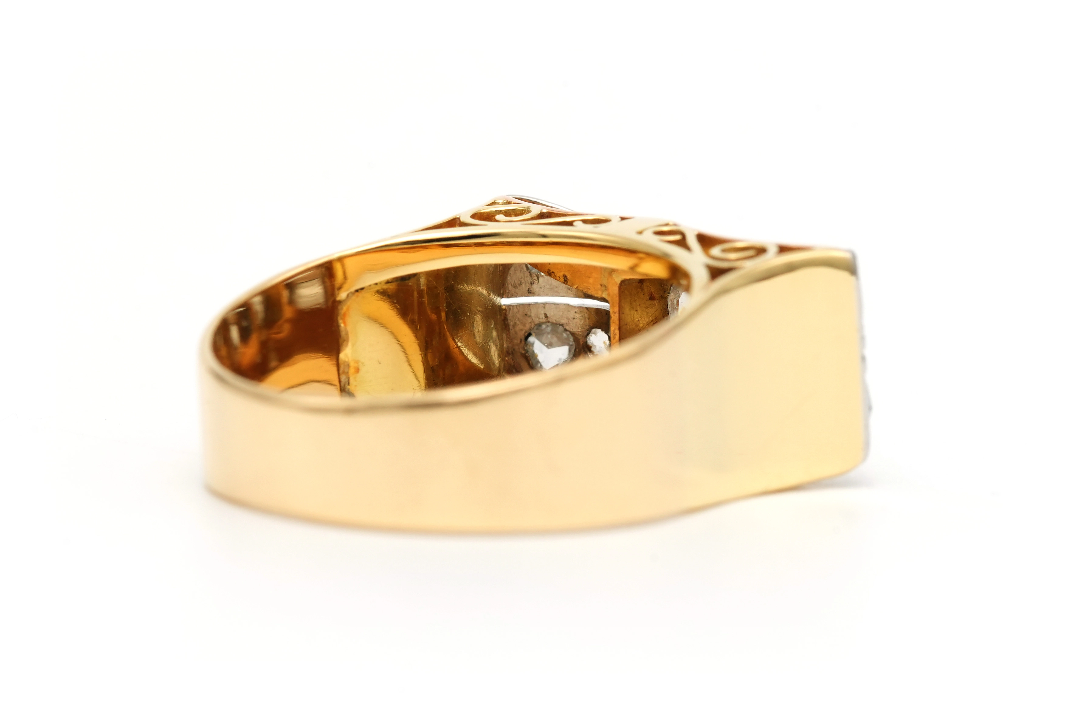 Bague Art Déco en or jaune et blanc 18 carats sertie de diamants "taille" rose - 5