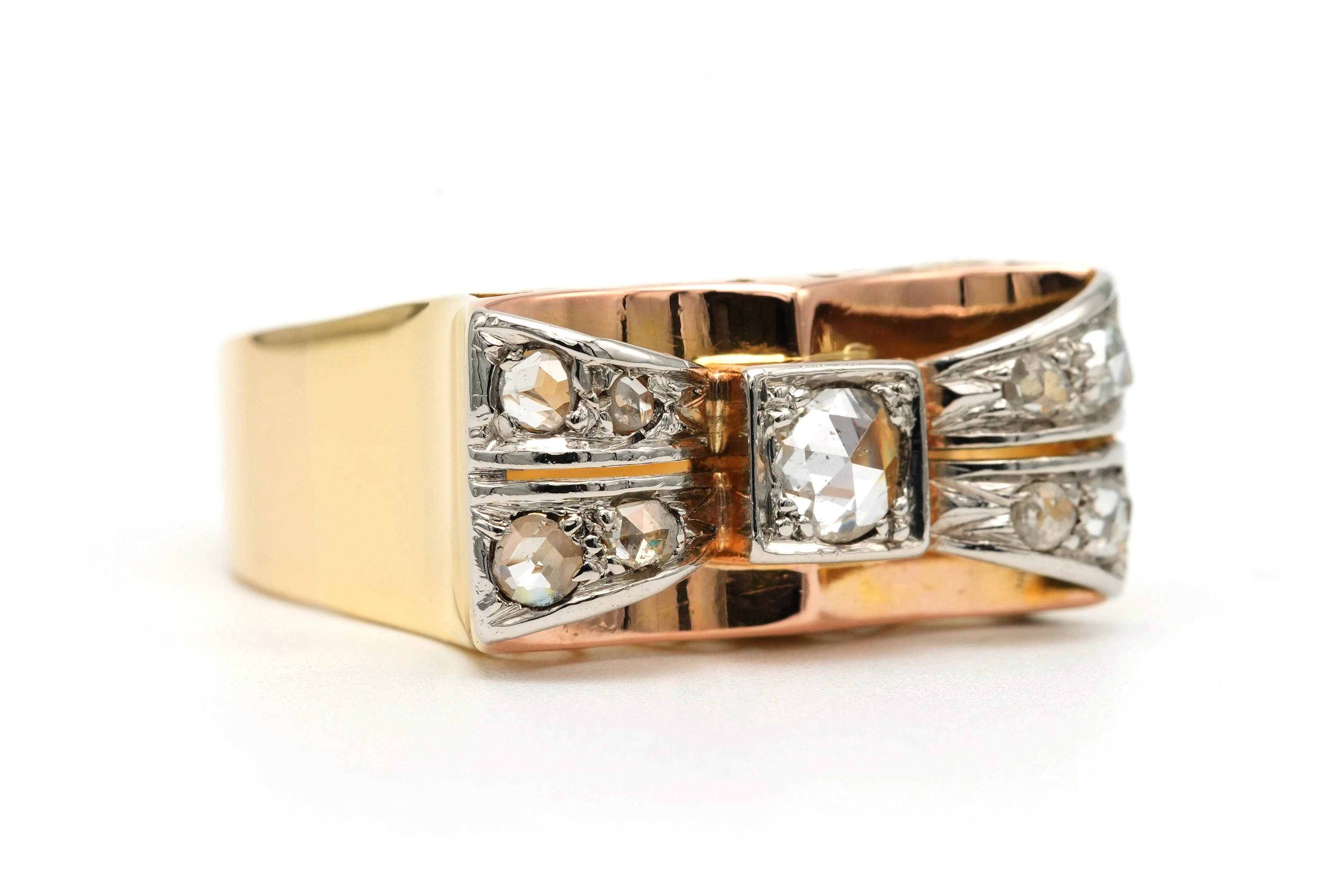 Bague Art Déco en or jaune et blanc 18 carats sertie de diamants "taille" rose - 6