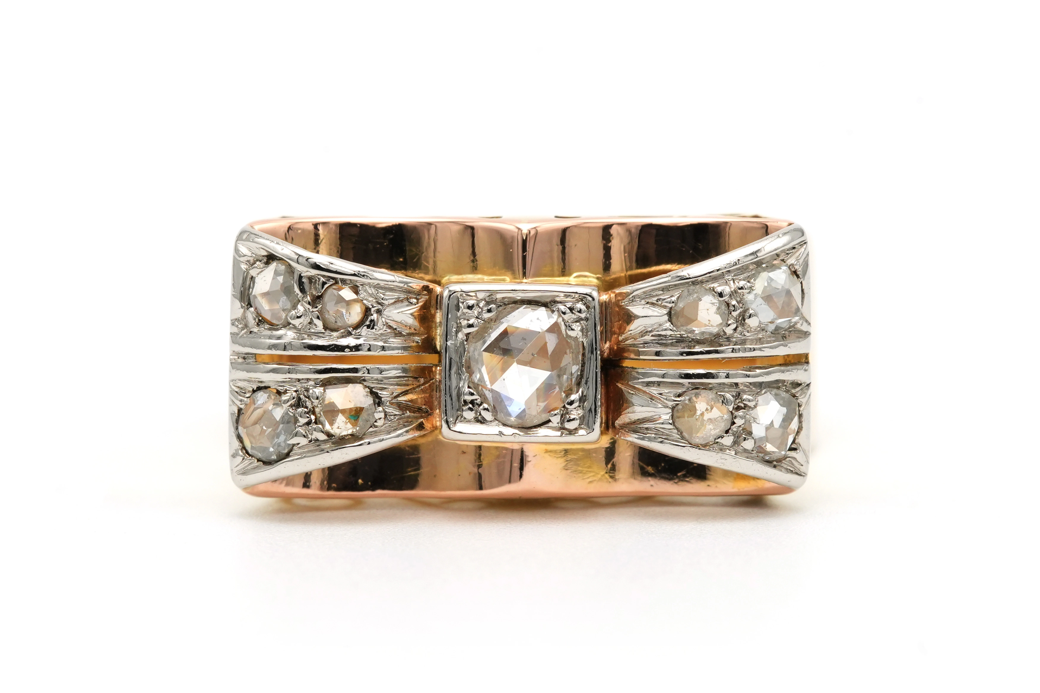 Bague Art Déco en or jaune et blanc 18 carats sertie de diamants "taille" rose - - 1