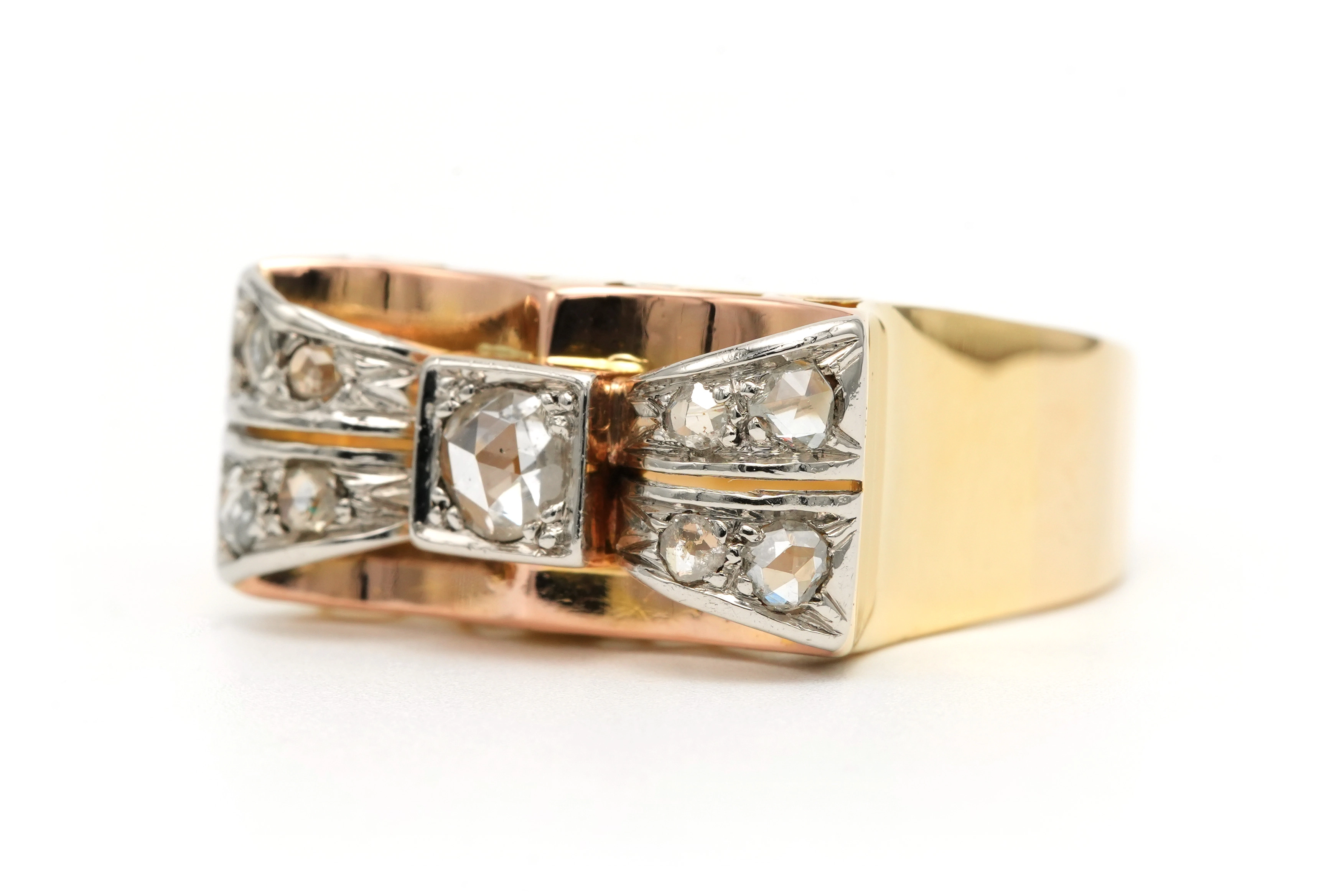 Bague Art Déco en or jaune et blanc 18 carats sertie de diamants "taille" rose - 2