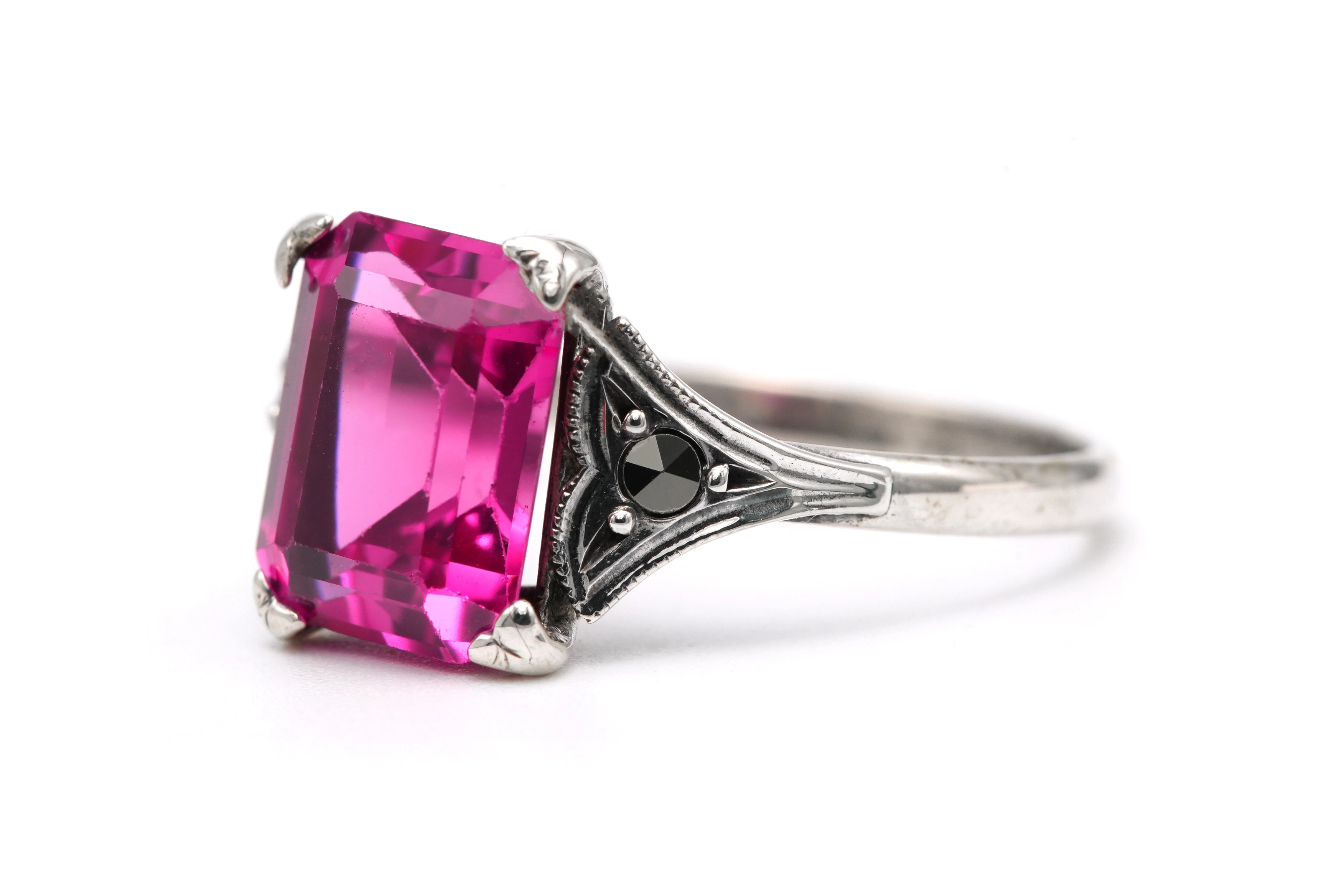 Bague Art Déco en argent sertie d'un saphir de synthèse et de marcassites - 2