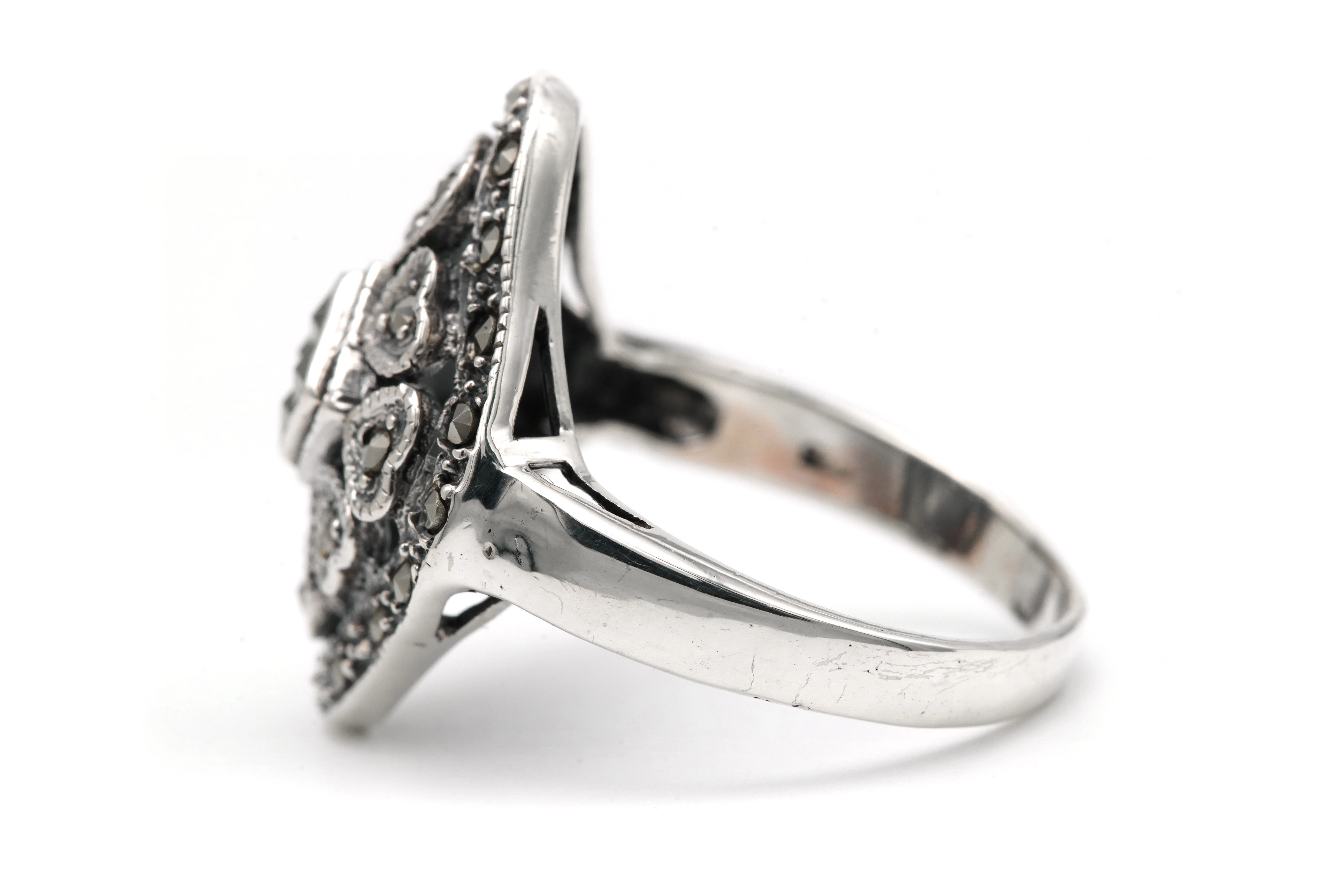 Bague contemporaine en argent 925 sertie de marcassites