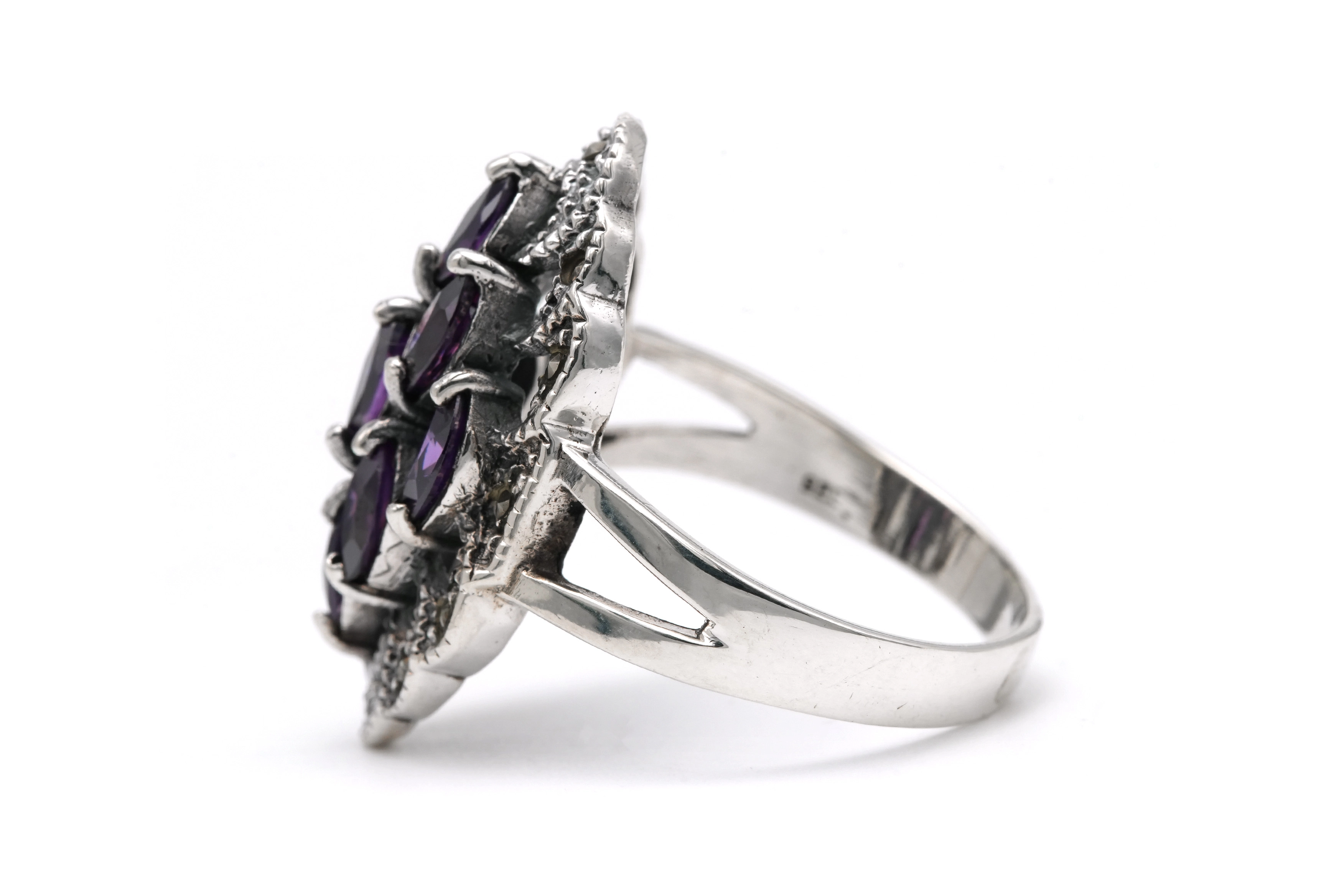 Bague contemporaine en argent 925 sertie de zirconiums et de marcassites