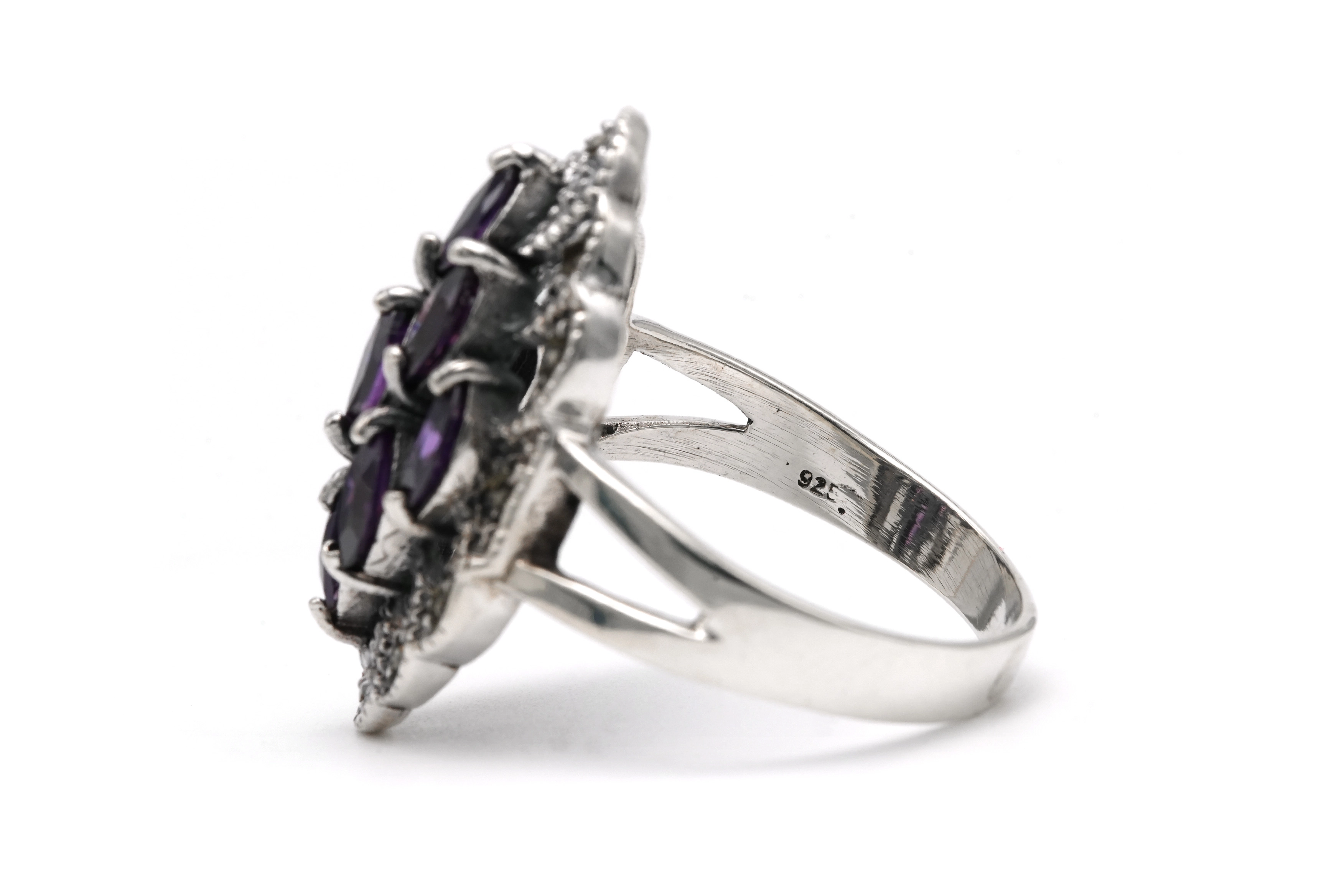 Bague contemporaine en argent 925 sertie de zirconiums et de marcassites