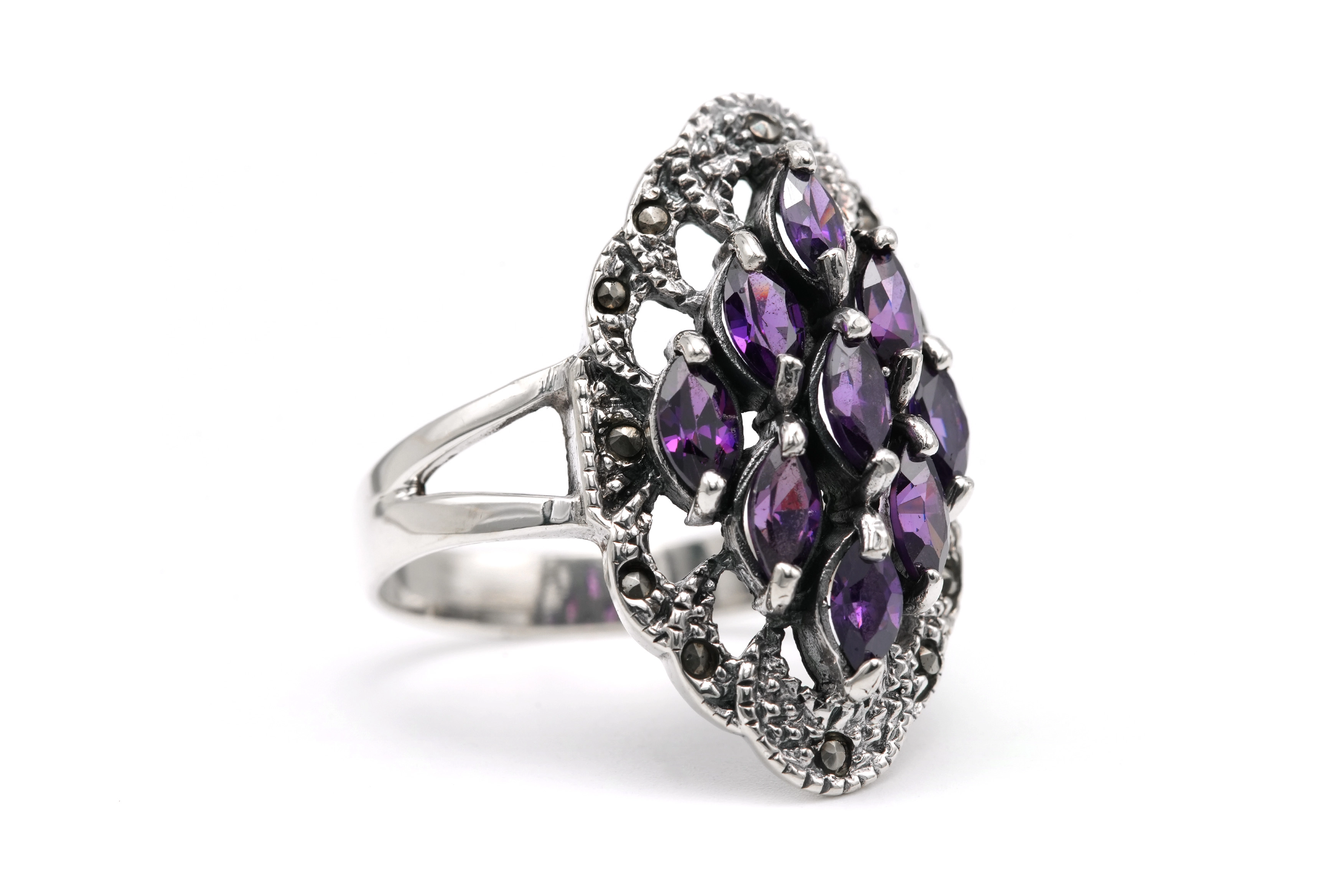 Bague contemporaine en argent 925 sertie de zirconiums et de marcassites