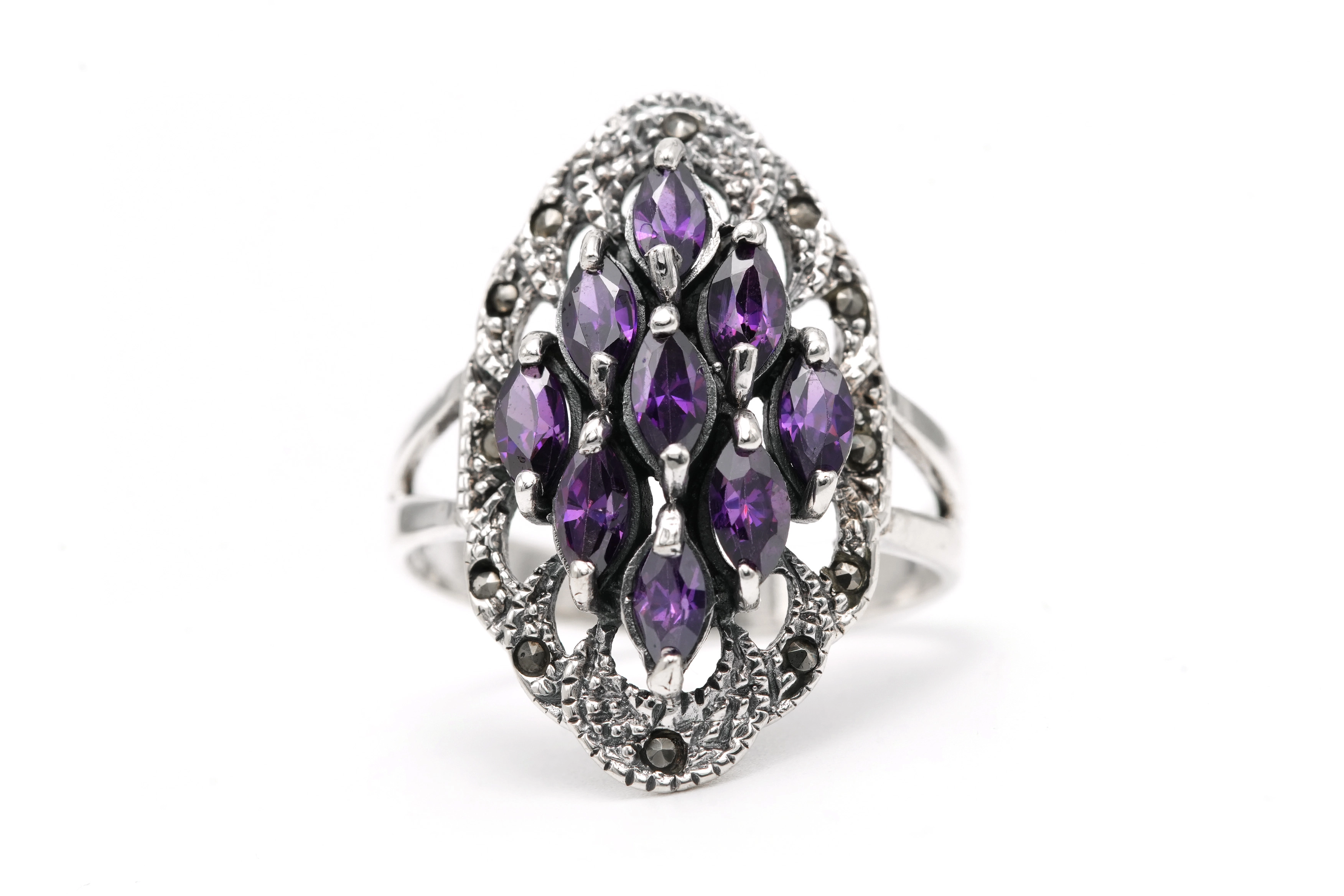 Bague contemporaine en argent 925 sertie de zirconiums et de marcassites
