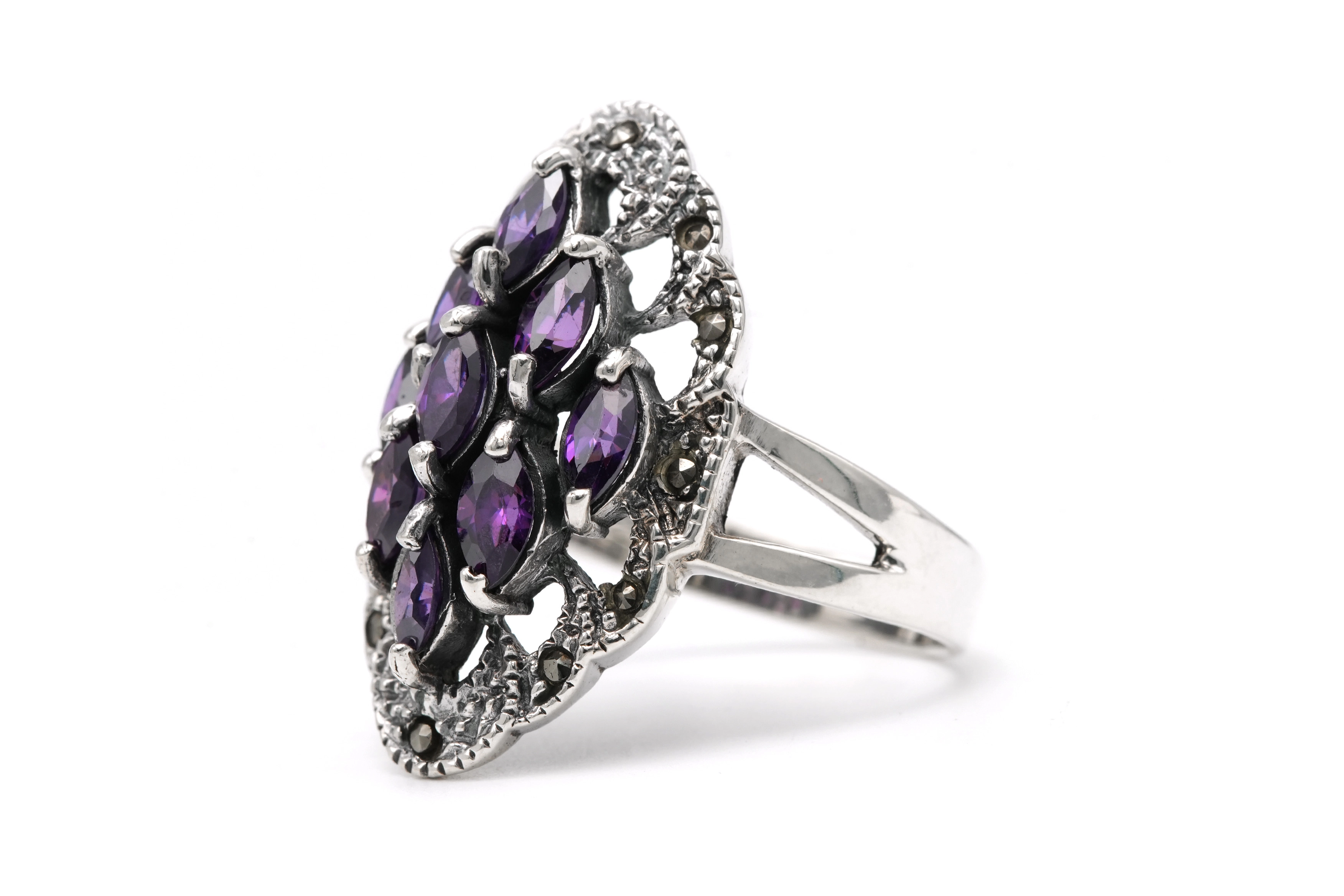 Bague contemporaine en argent 925 sertie de zirconiums et de marcassites