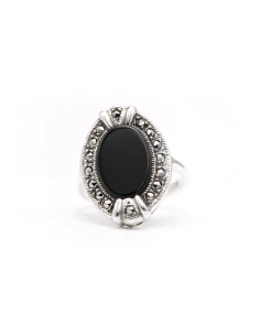 Bague contemporaine en argent 925 sertie d'onyx et de marcassites - 1
