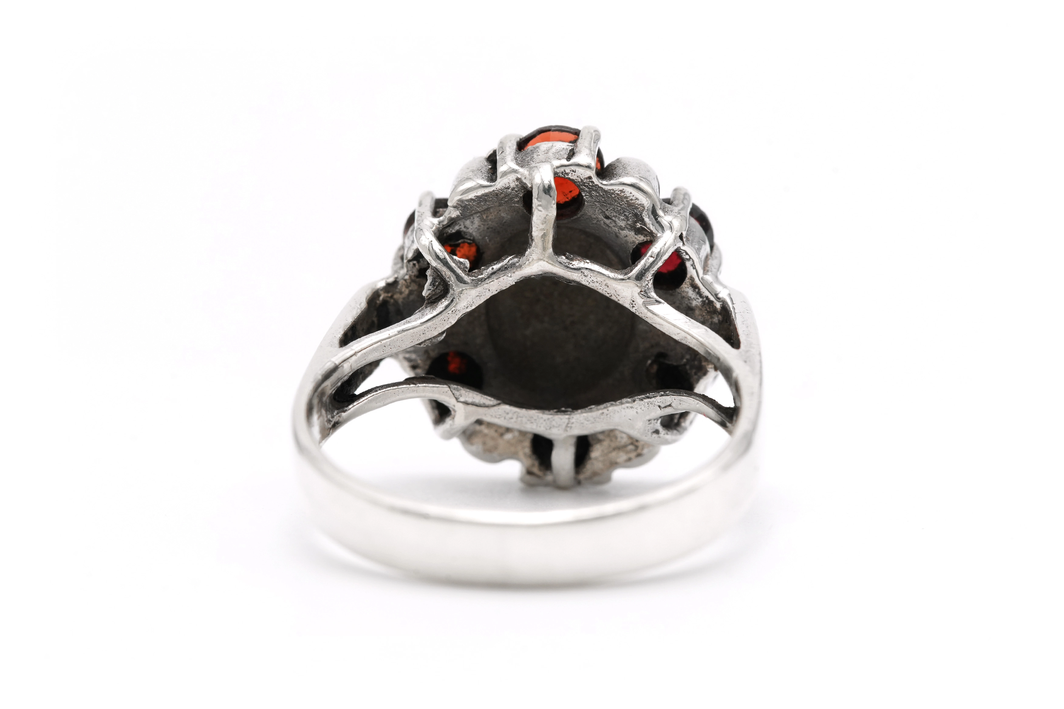Bague contemporaine en argent 925 sertie de grenats et de marcassites - 4