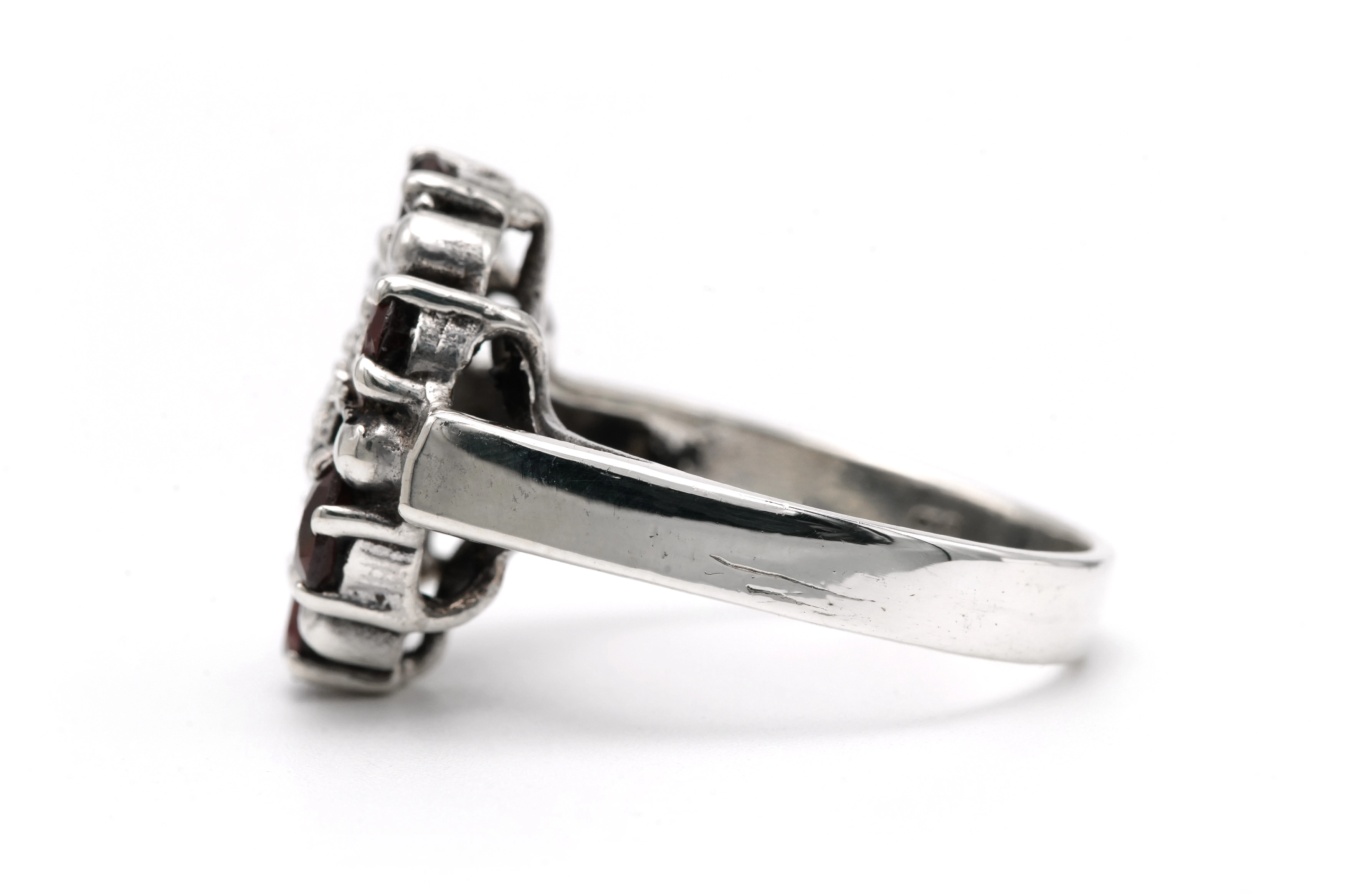 Bague contemporaine en argent 925 sertie de grenats et de marcassites - 3