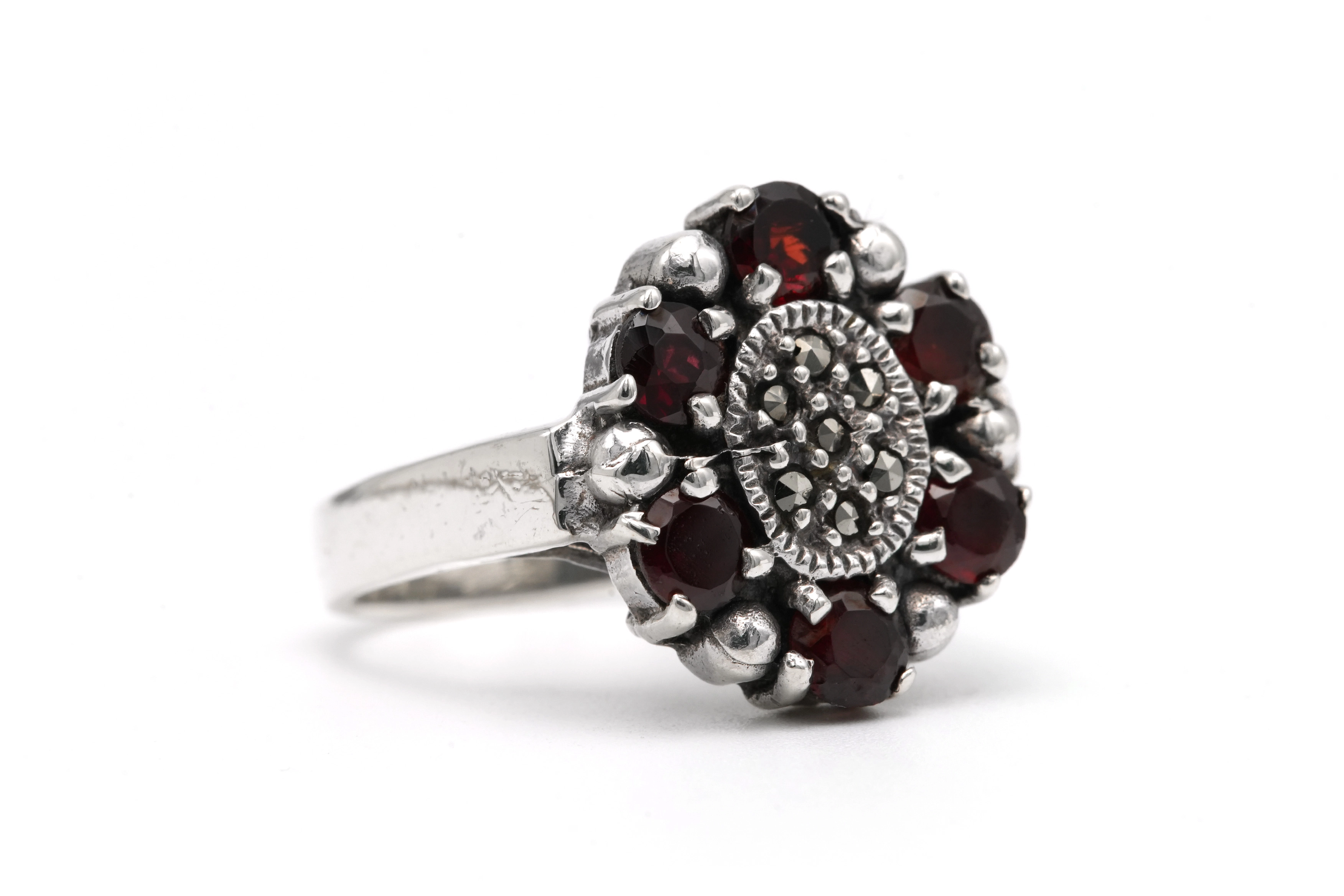 Bague contemporaine en argent 925 sertie de grenats et de marcassites - 6