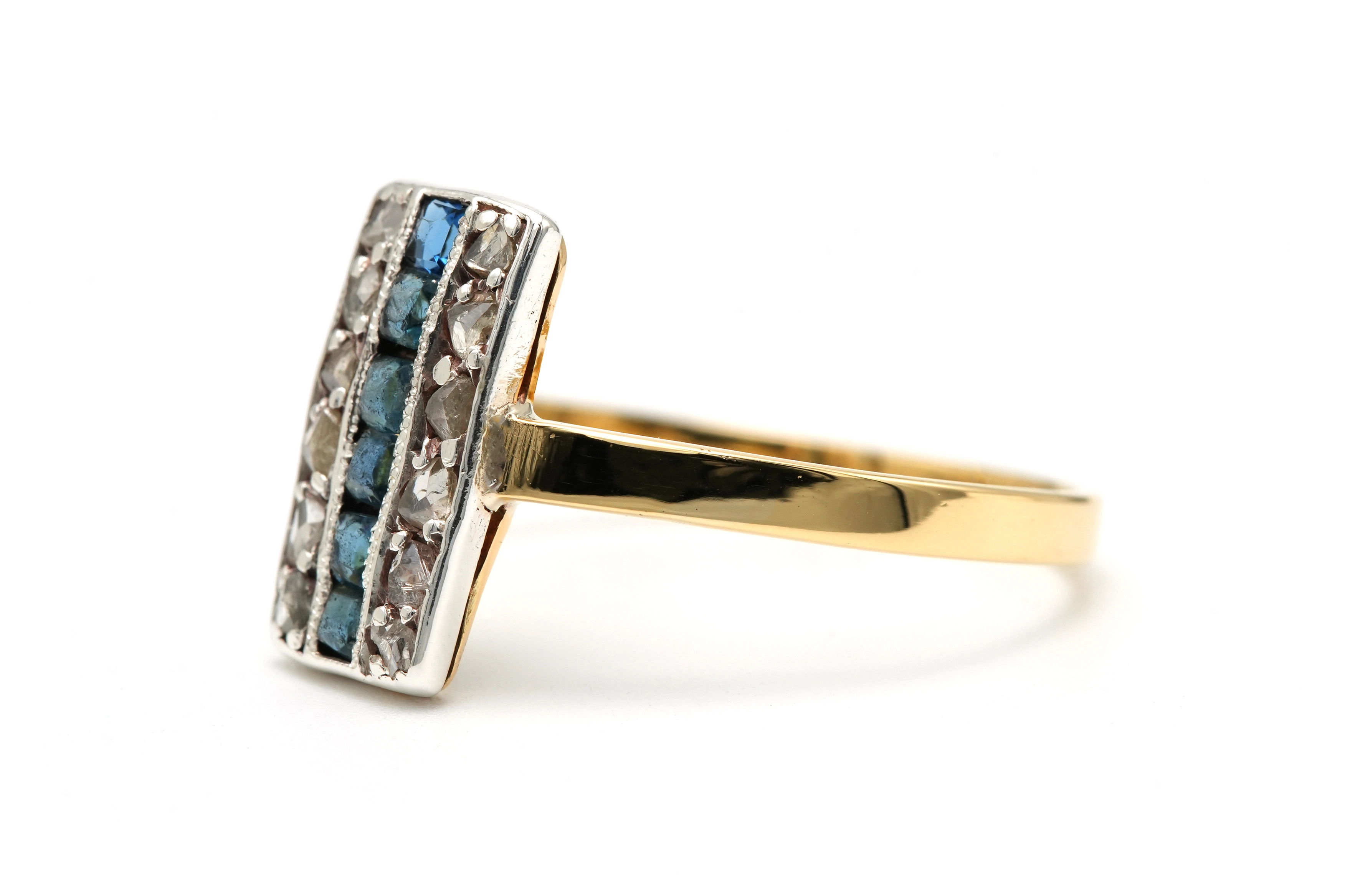 Bague Art Déco en or jaune 18 carats et argent sertie de diamants "taille" rose et de saphirs - 2