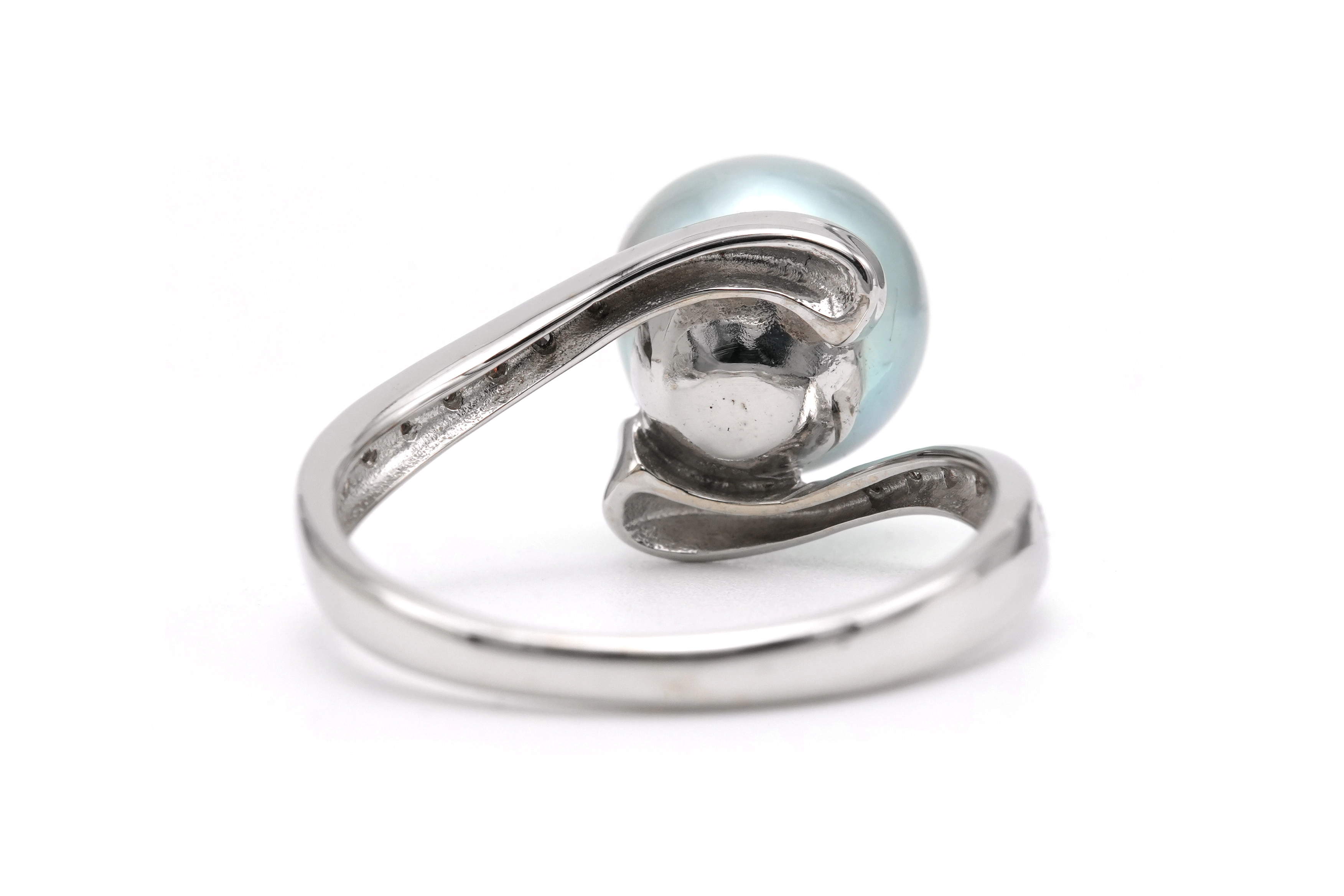 Bague contemporaine en or blanc 18 carats sertie de diamants taille "8/8" et d'une perle - 4