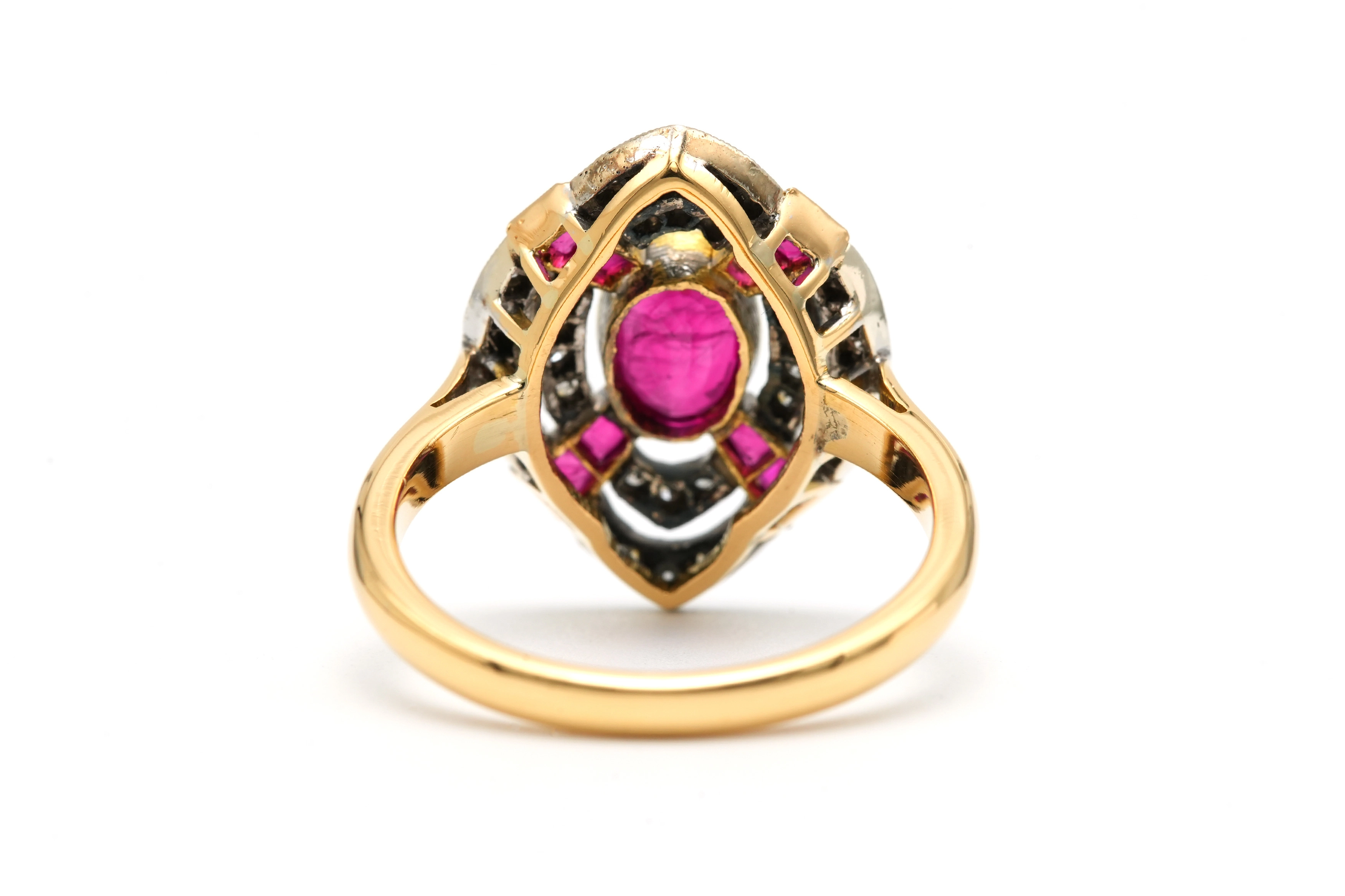 Bague Art Déco en or jaune 18 carats sertie de rubis et diamants taille "8/8" - - 4