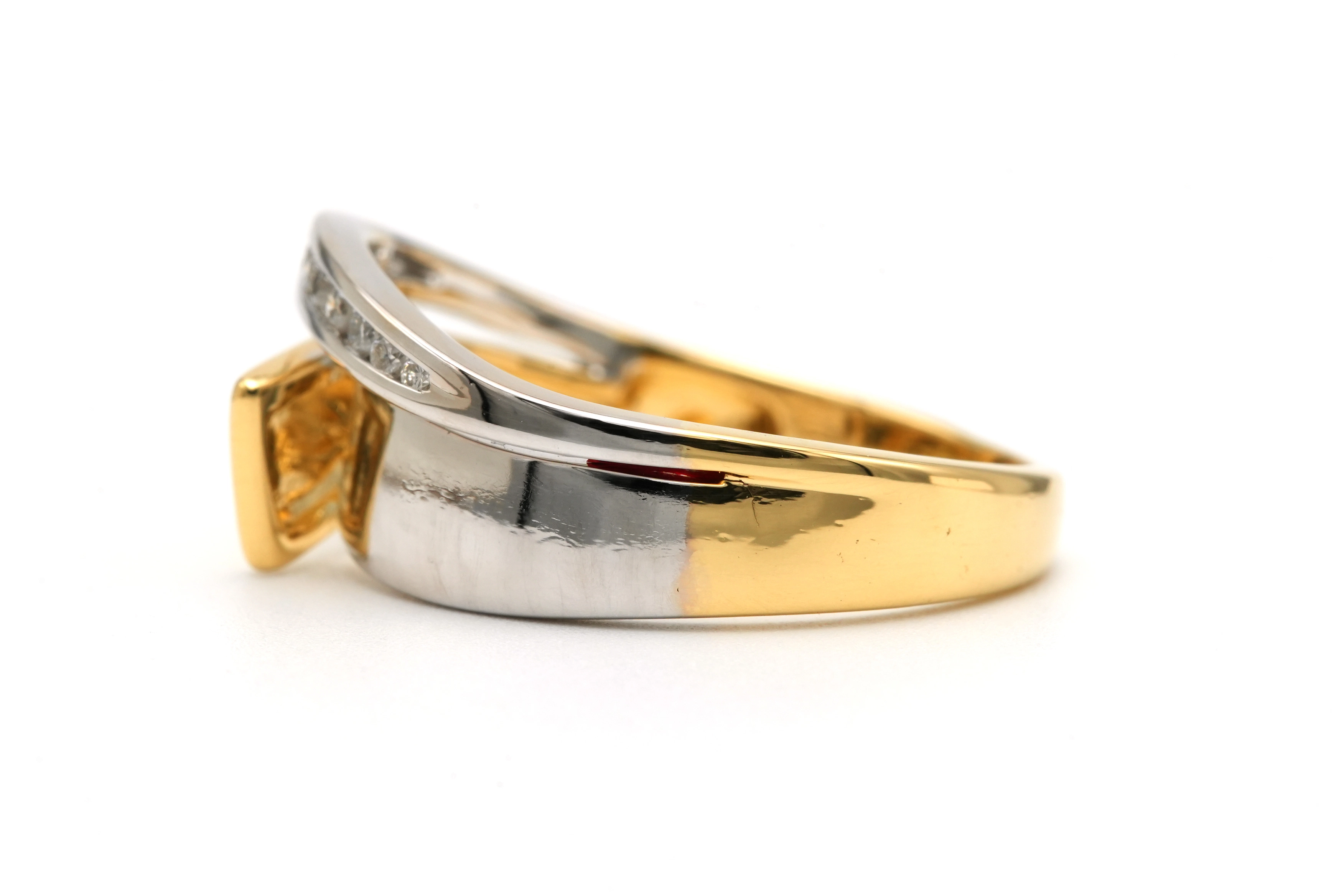 Bague contemporaine en or jaune et or blanc 18 carats sertie de diamants taille "brillant" (+-0.10ct) - 3