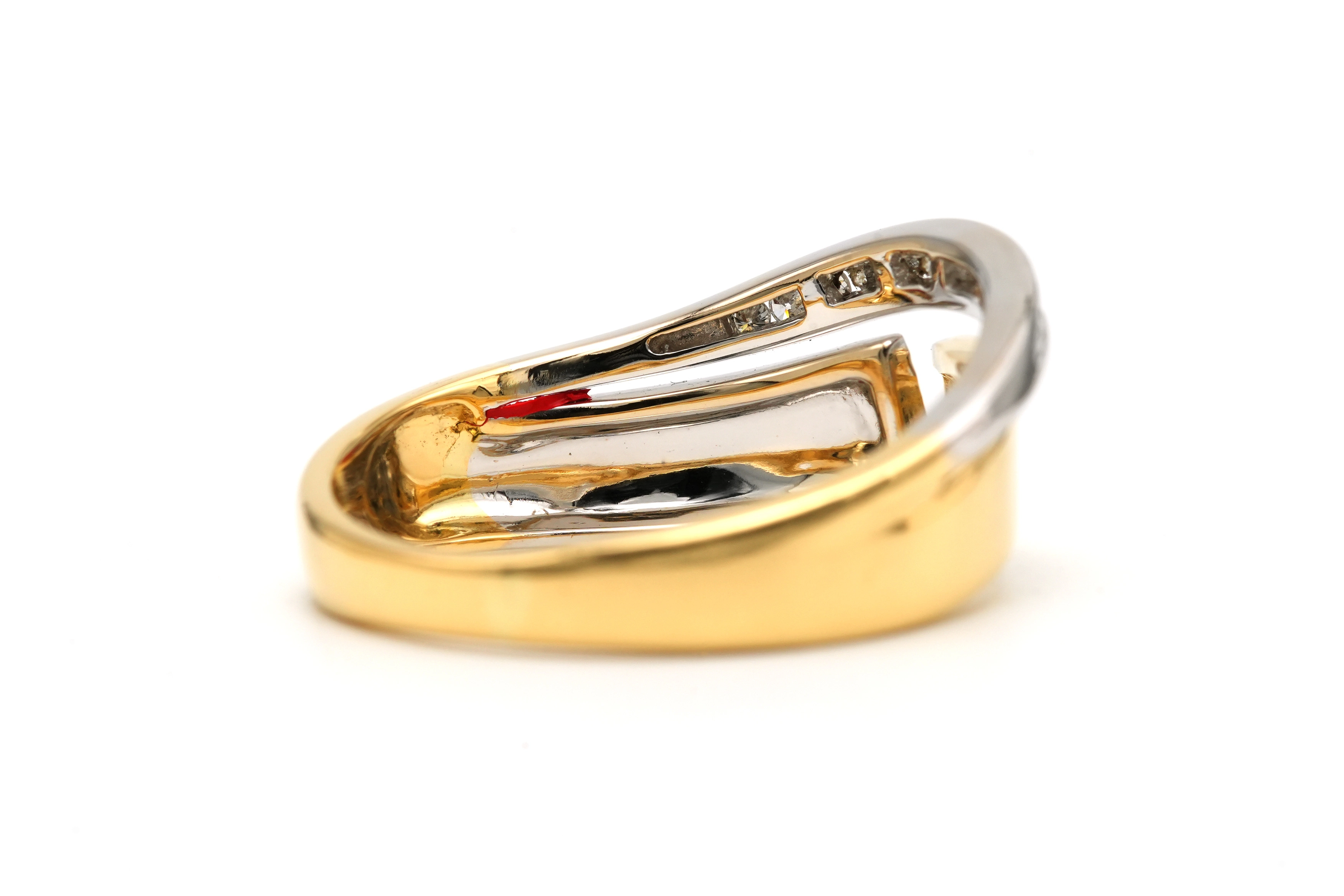 Bague contemporaine en or jaune et or blanc 18 carats sertie de diamants taille "brillant" (+-0.10ct) - 5