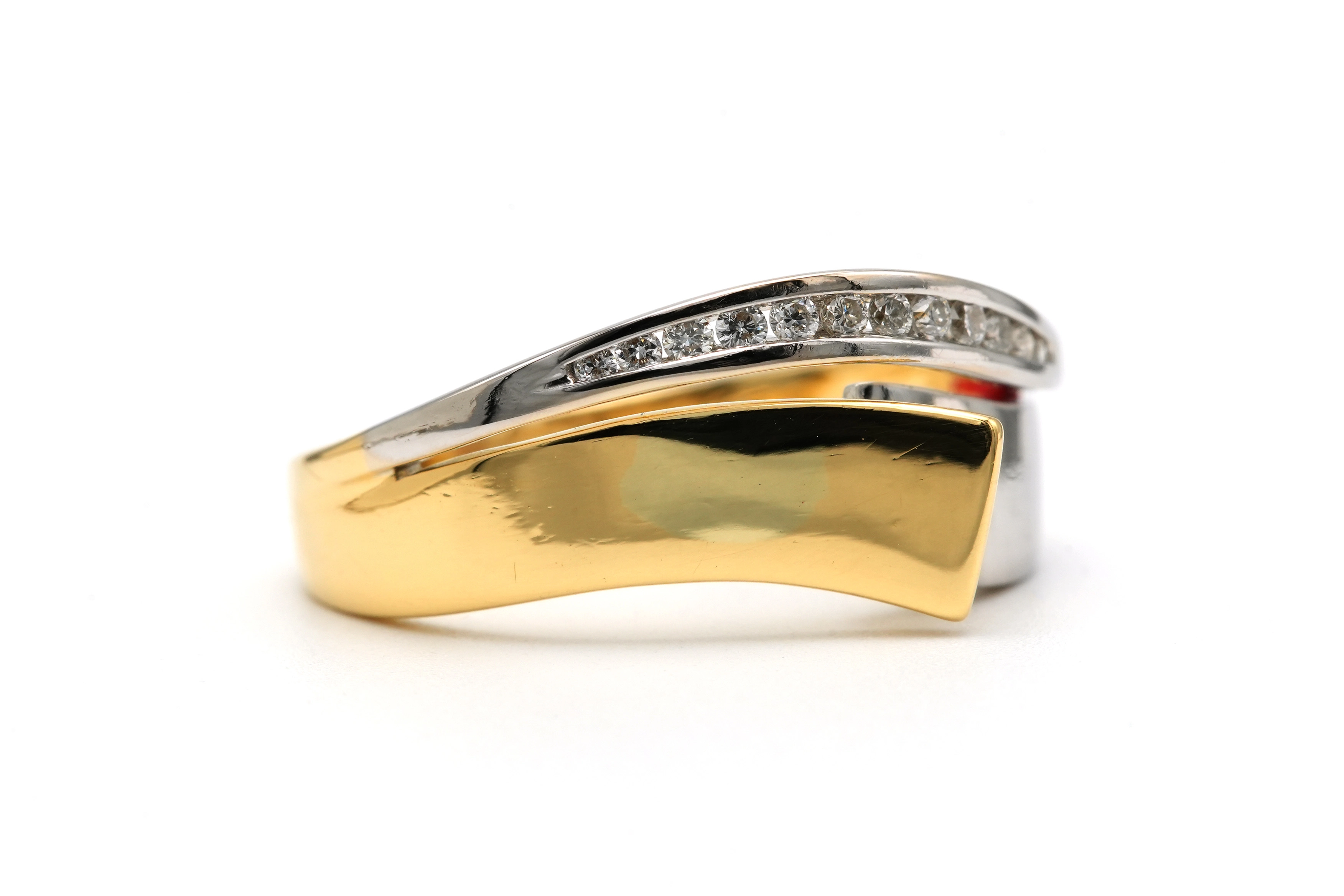 Bague contemporaine en or jaune et or blanc 18 carats sertie de diamants taille "brillant" (+-0.10ct) - 6