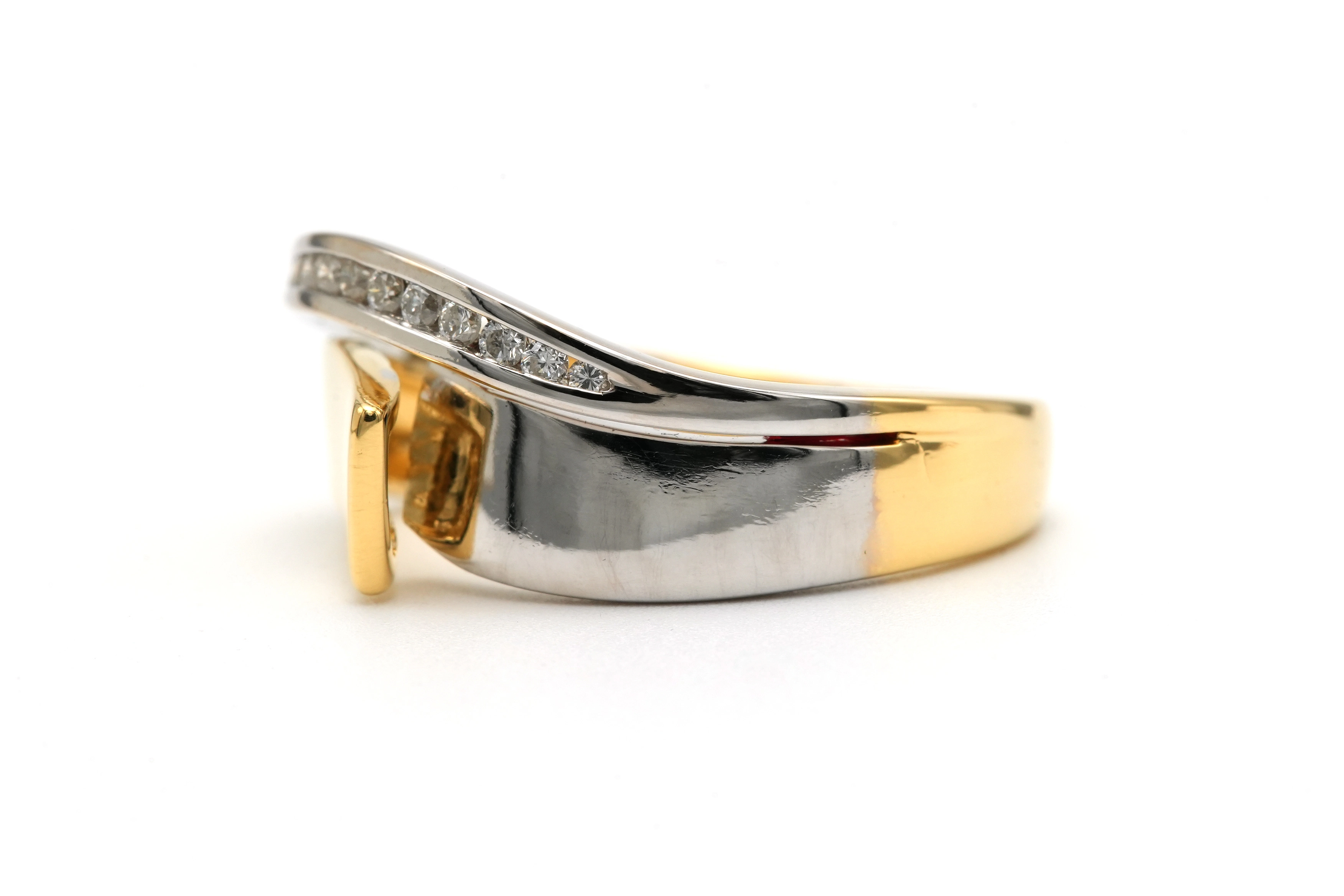 Bague contemporaine en or jaune et or blanc 18 carats sertie de diamants taille "brillant" (+-0.10ct) - 2