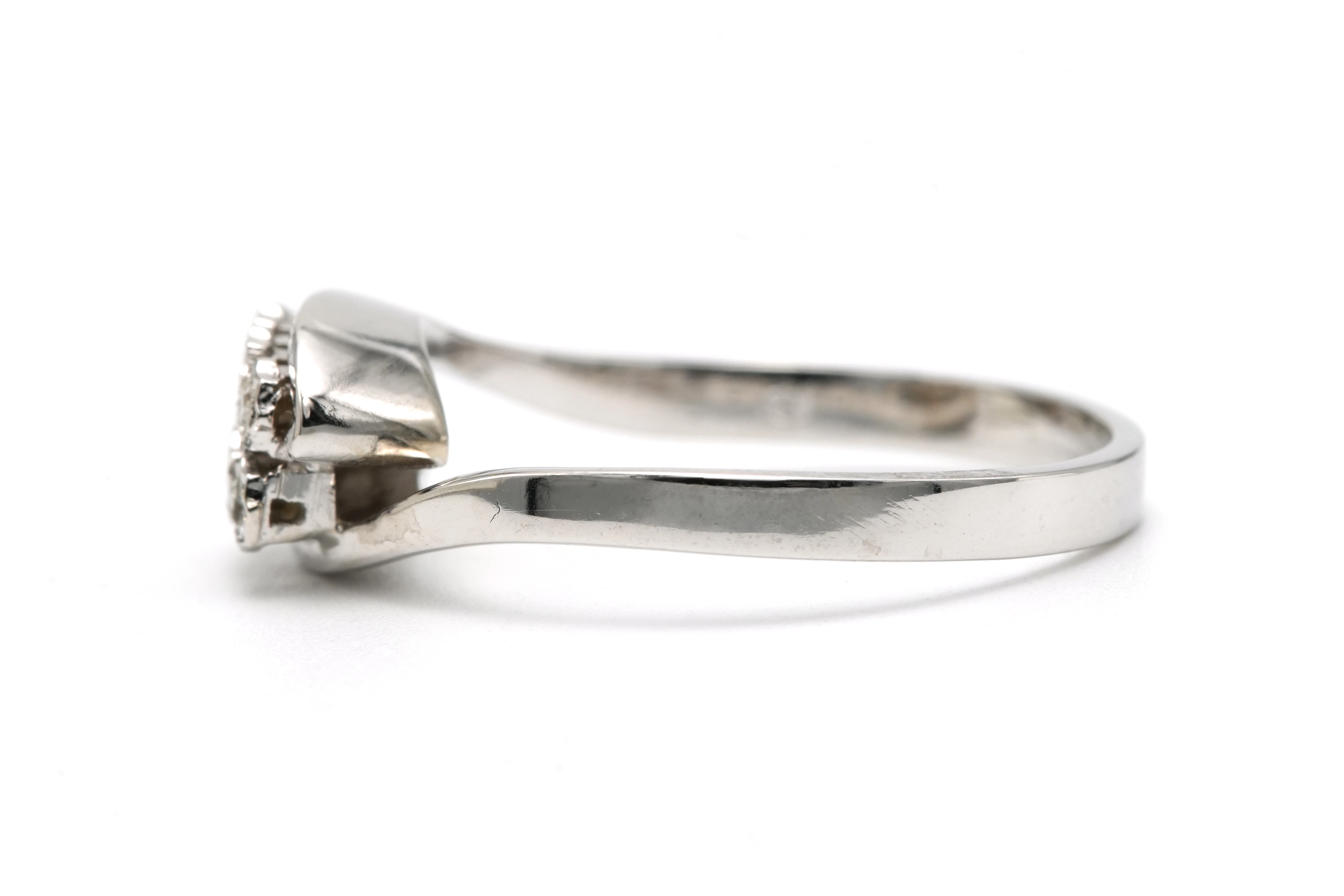 Bague Années 70 en or blanc 18 carats sertie de diamants taille "brillant" (+- 0.15 ct) - 3