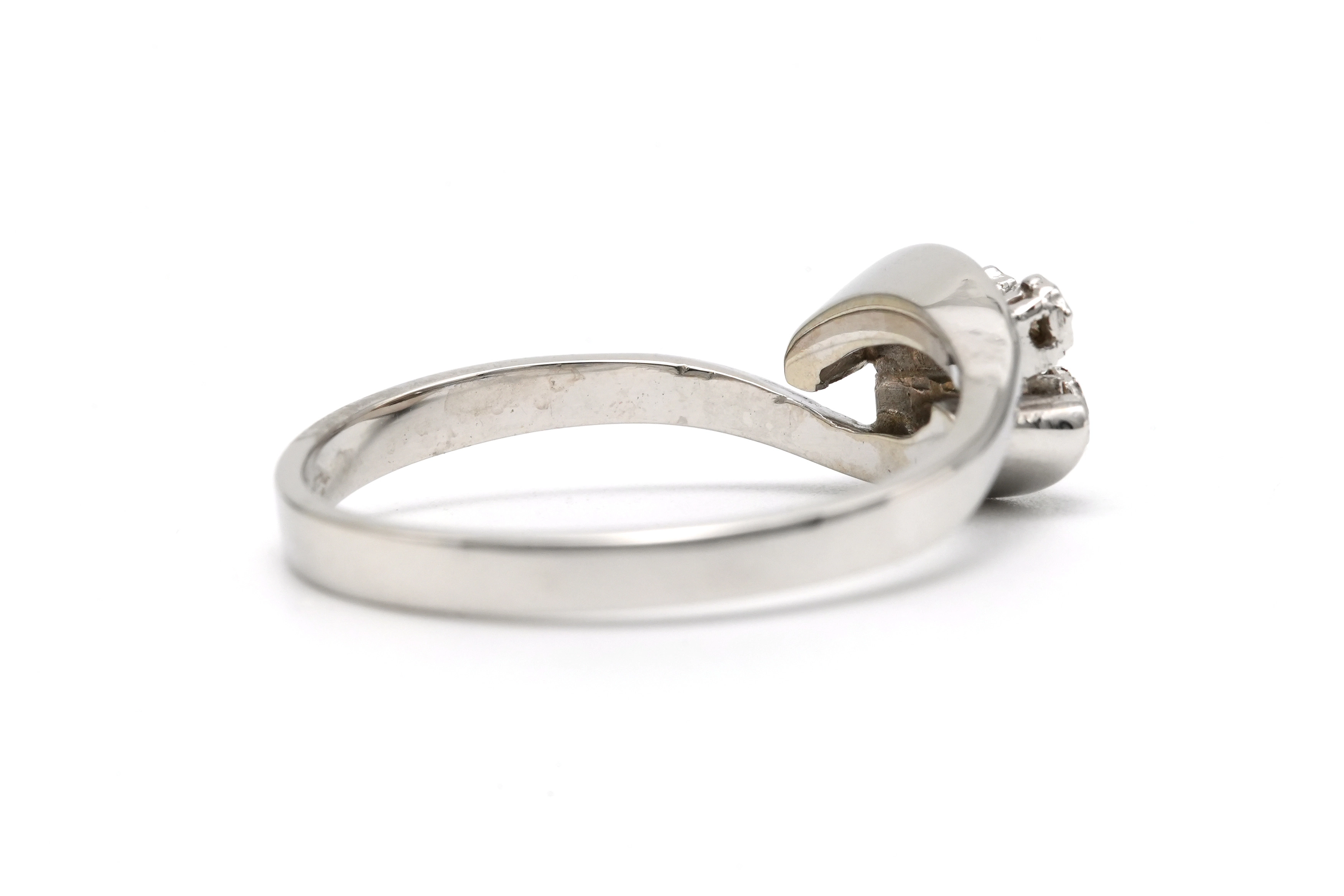 Bague Années 70 en or blanc 18 carats sertie de diamants taille "brillant" (+- 0.15 ct) - 6