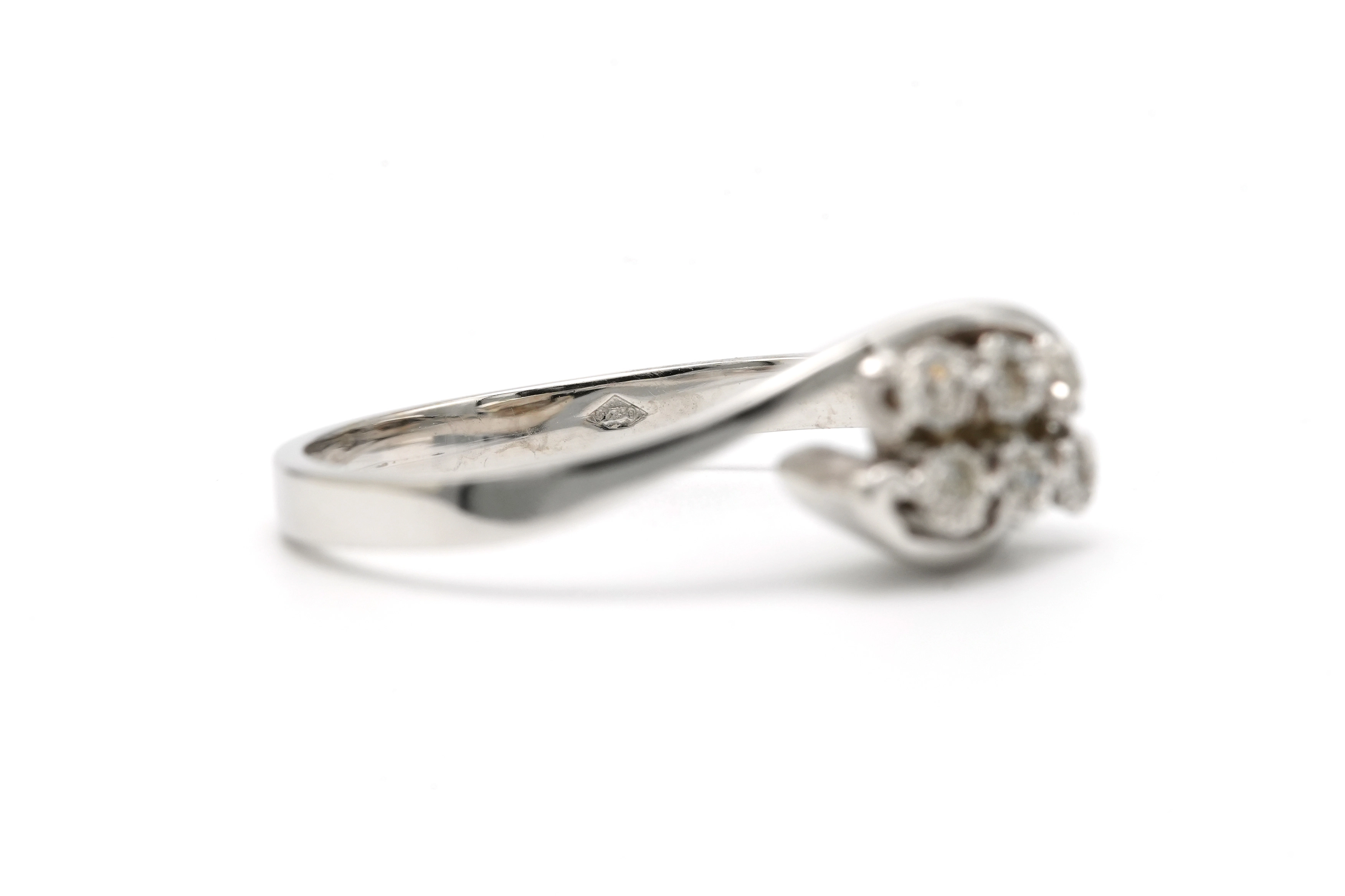 Bague Années 70 en or blanc 18 carats sertie de diamants taille "brillant" (+- 0.15 ct) - 8