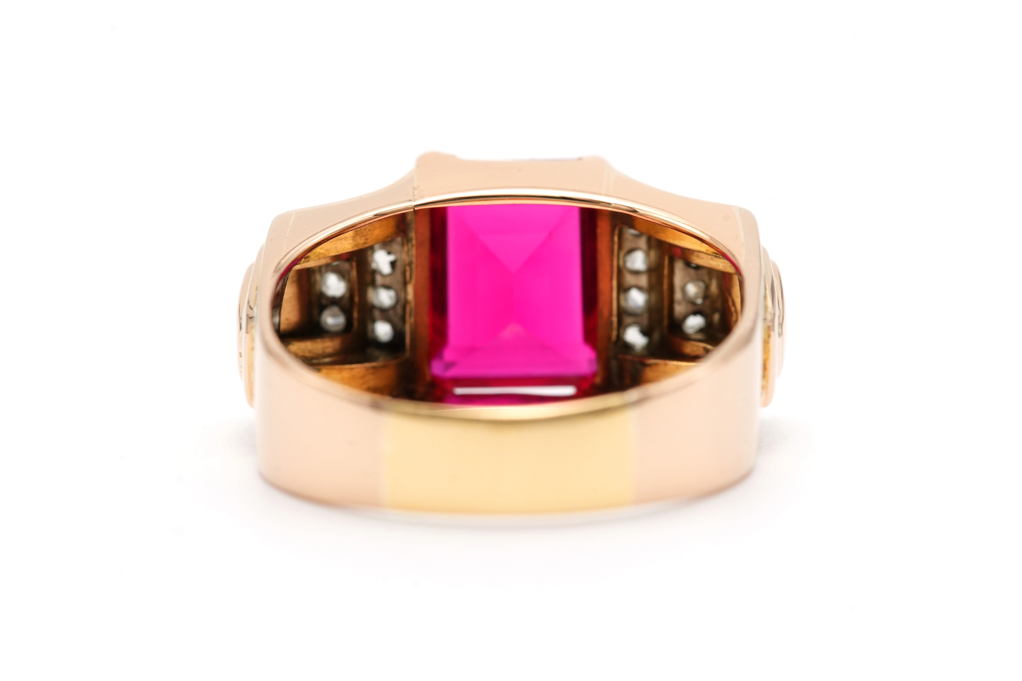 Bague Art Déco en or jaune 18 carats sertie d'un rubis synthétique et de diamants "taille" rose - 4