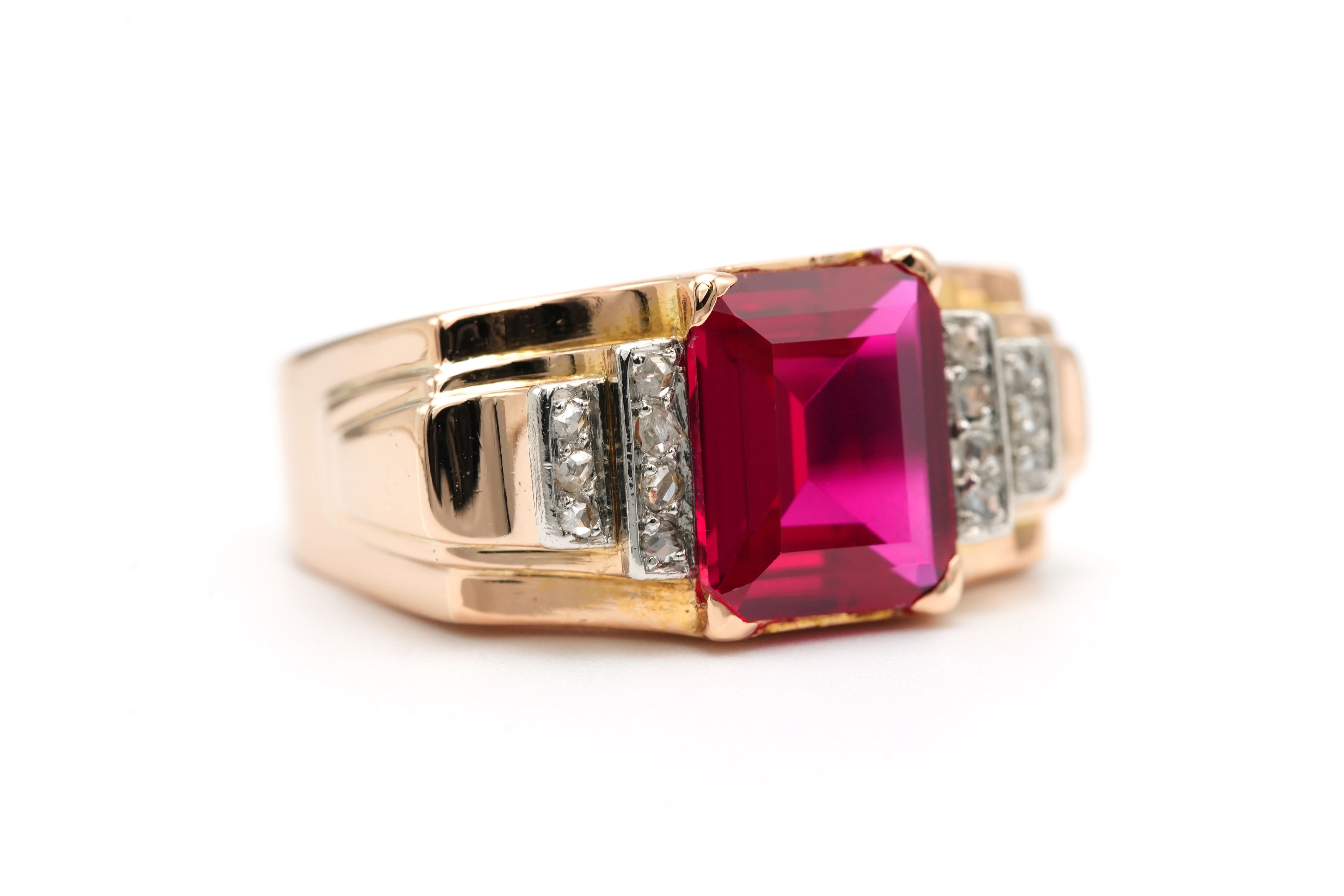 Bague Art Déco en or jaune 18 carats sertie d'un rubis synthétique et de diamants "taille" rose - 6