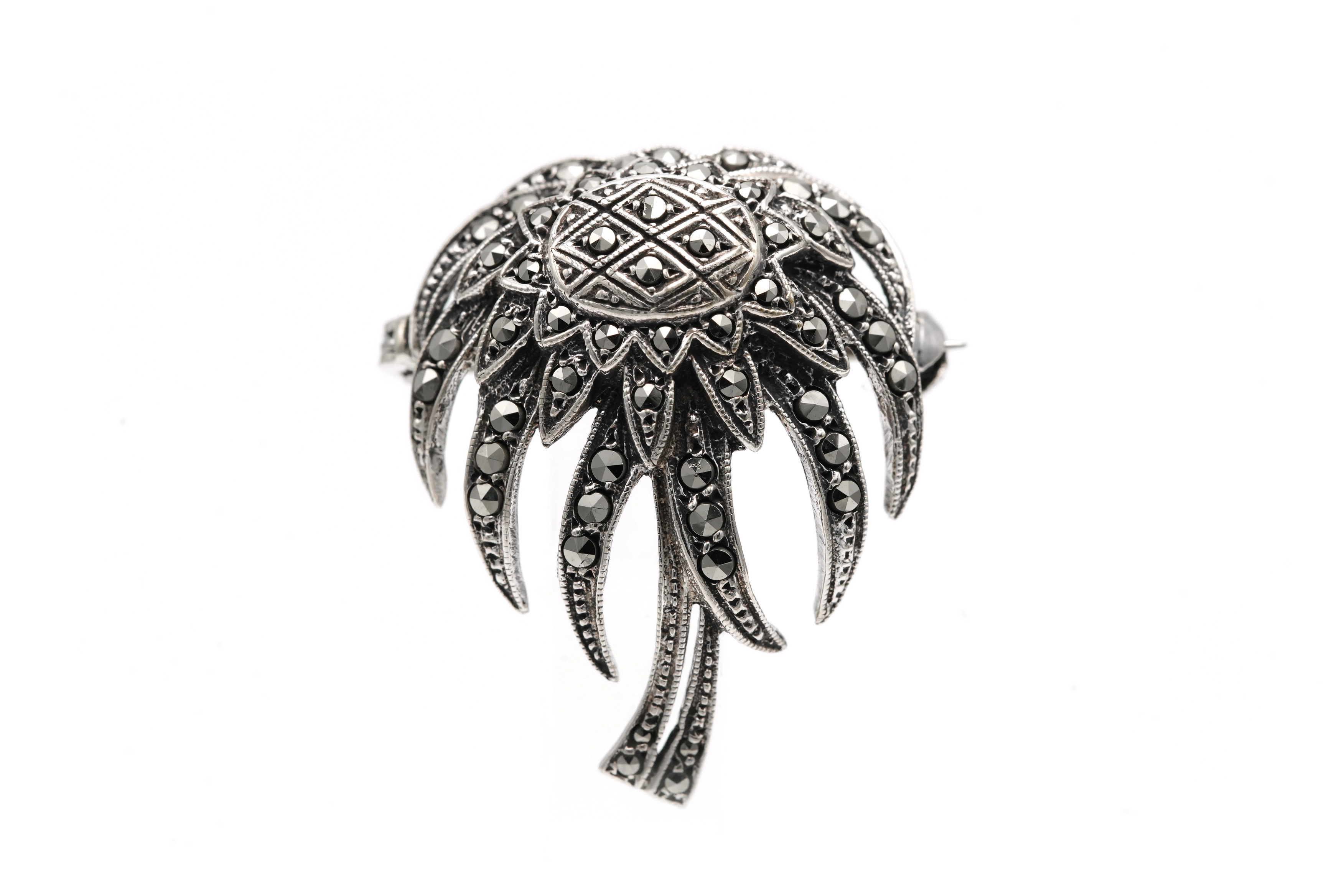 Broche Années 50 en argent sertie de marcassites -  - 1
