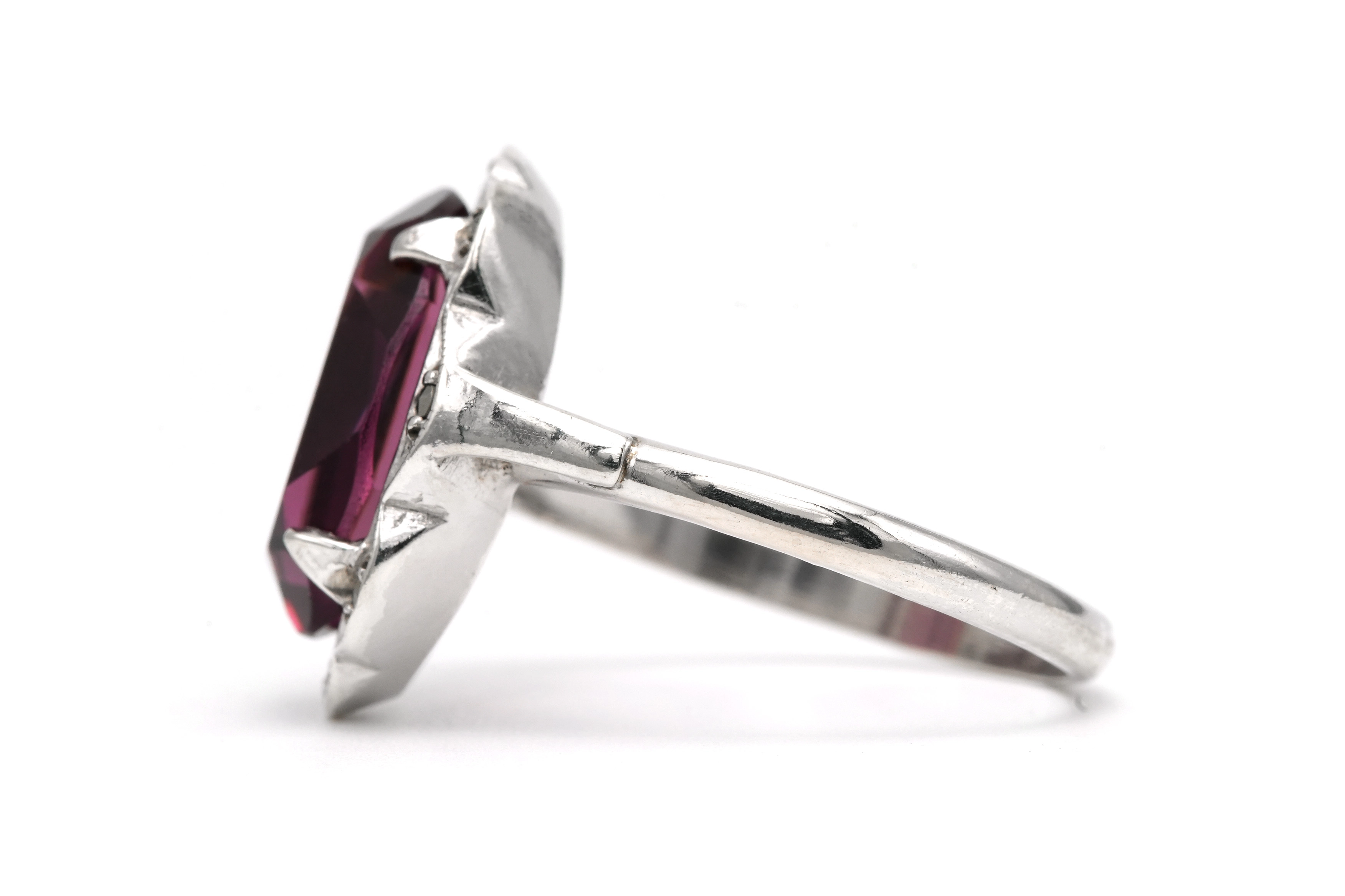 Bague Art Déco en argent sertie d'un saphir synthétique et de marcassites - 1