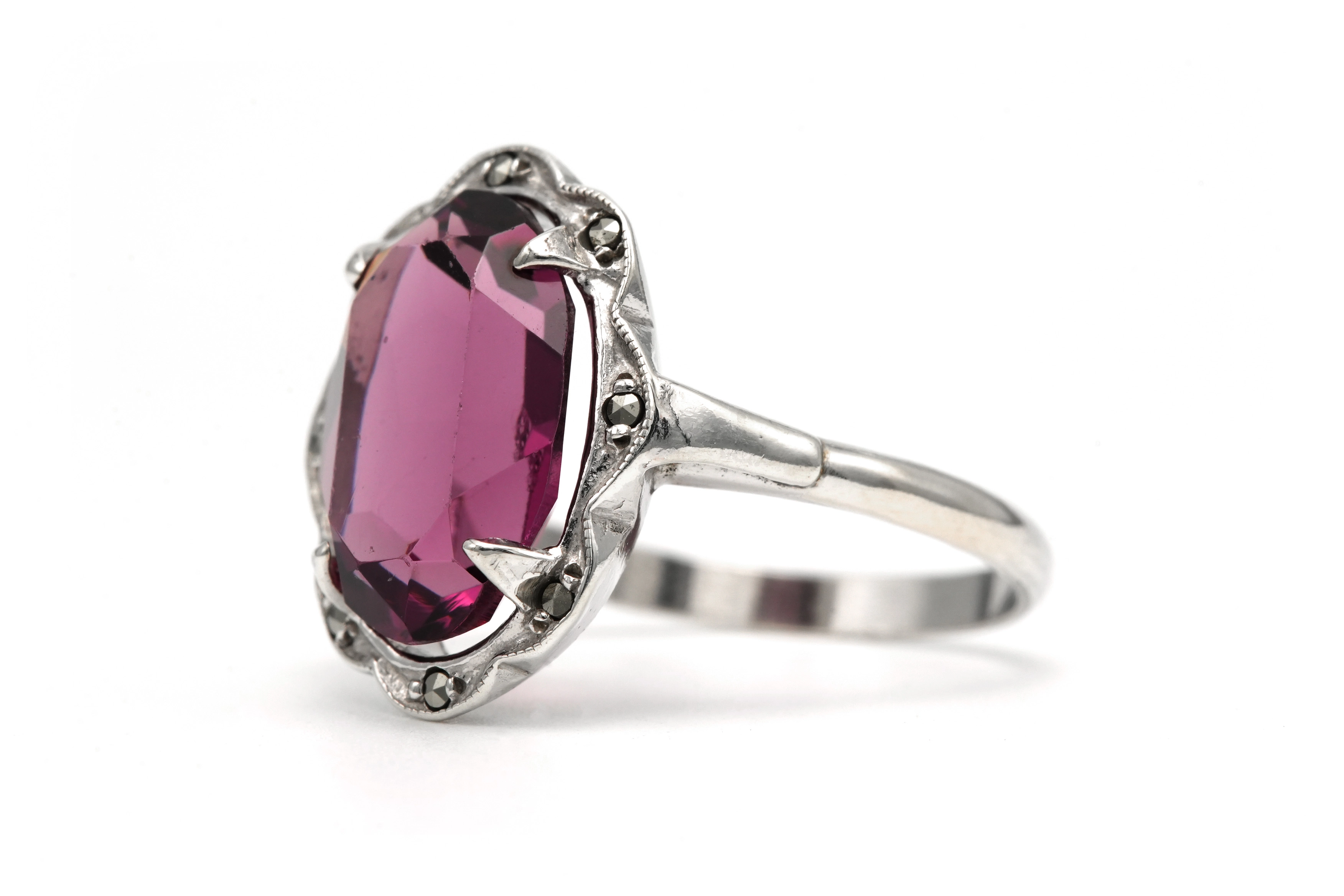 Bague Art Déco en argent sertie d'un saphir synthétique et de marcassites - 2