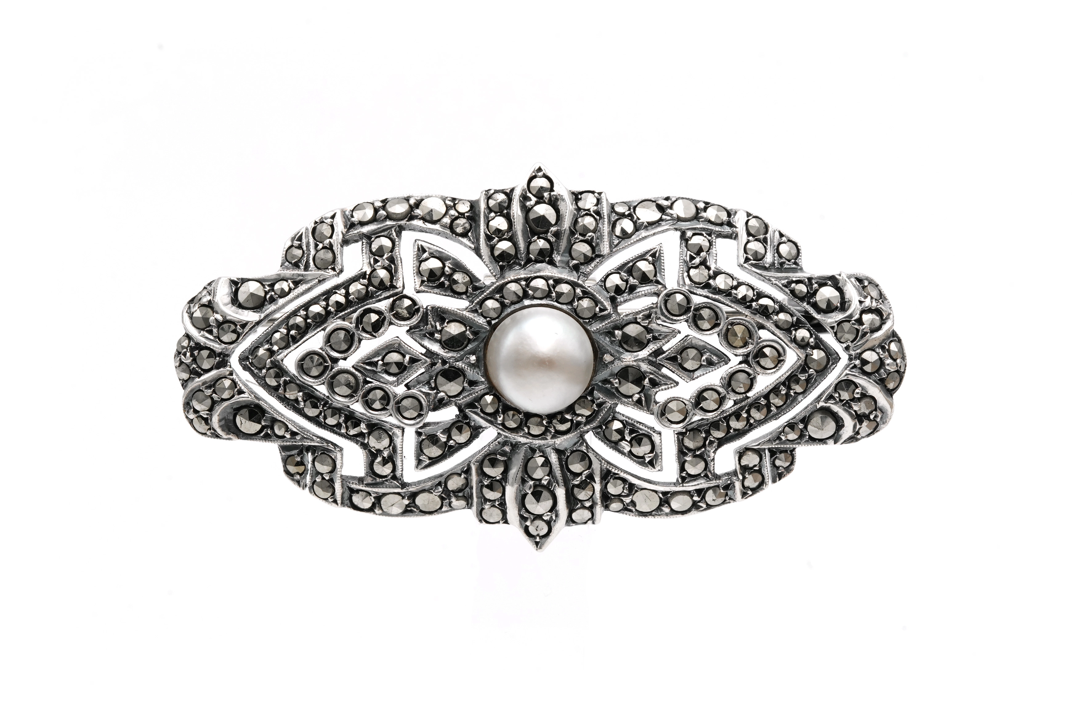 Broche Art Déco en argent 935 sertie d'une perle et de marcassites