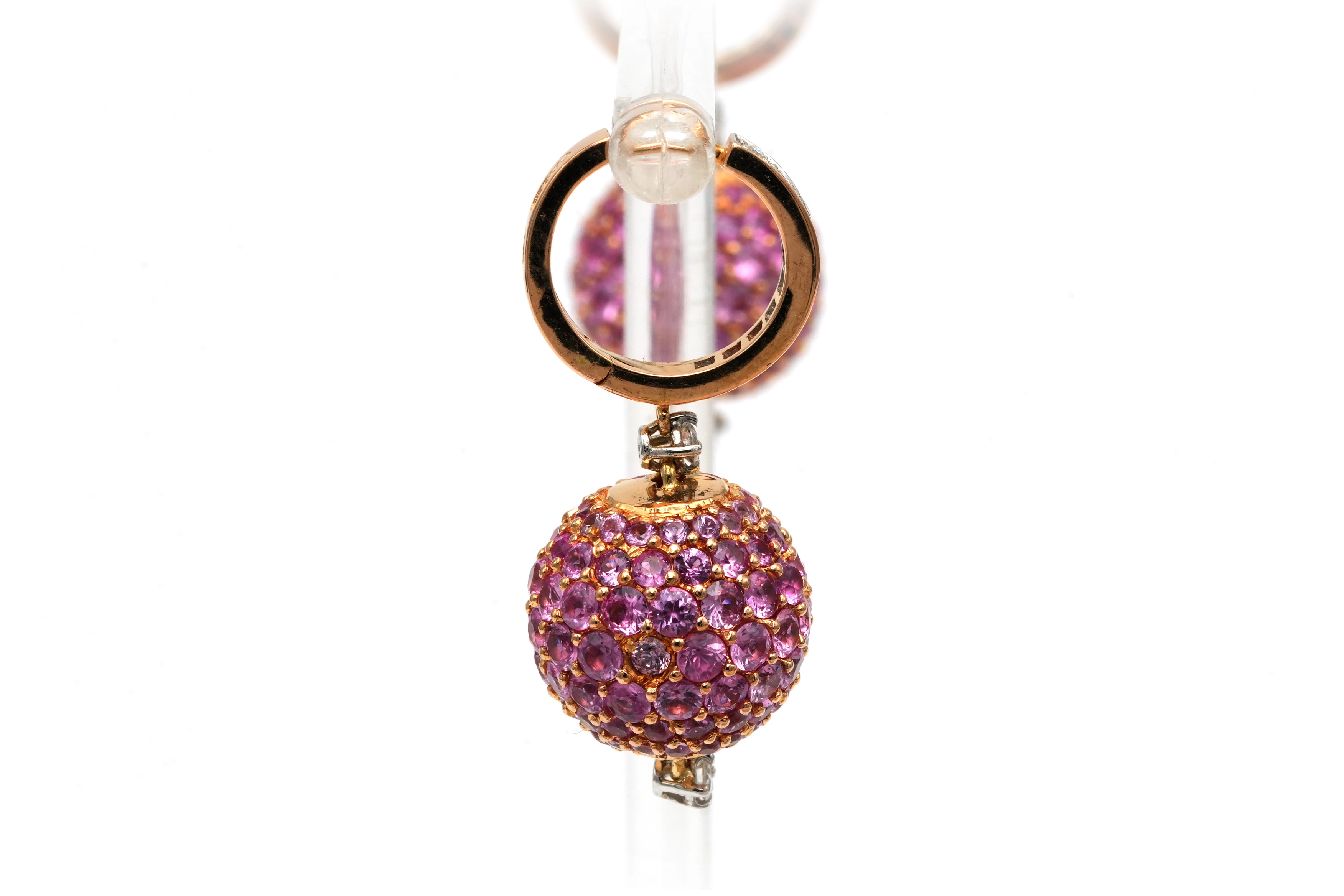 Boucles d'oreilles contemporaines en or rose 18 carats serties de saphirs roses et de diamants "taille" brillant (+-0.34ct) - 6