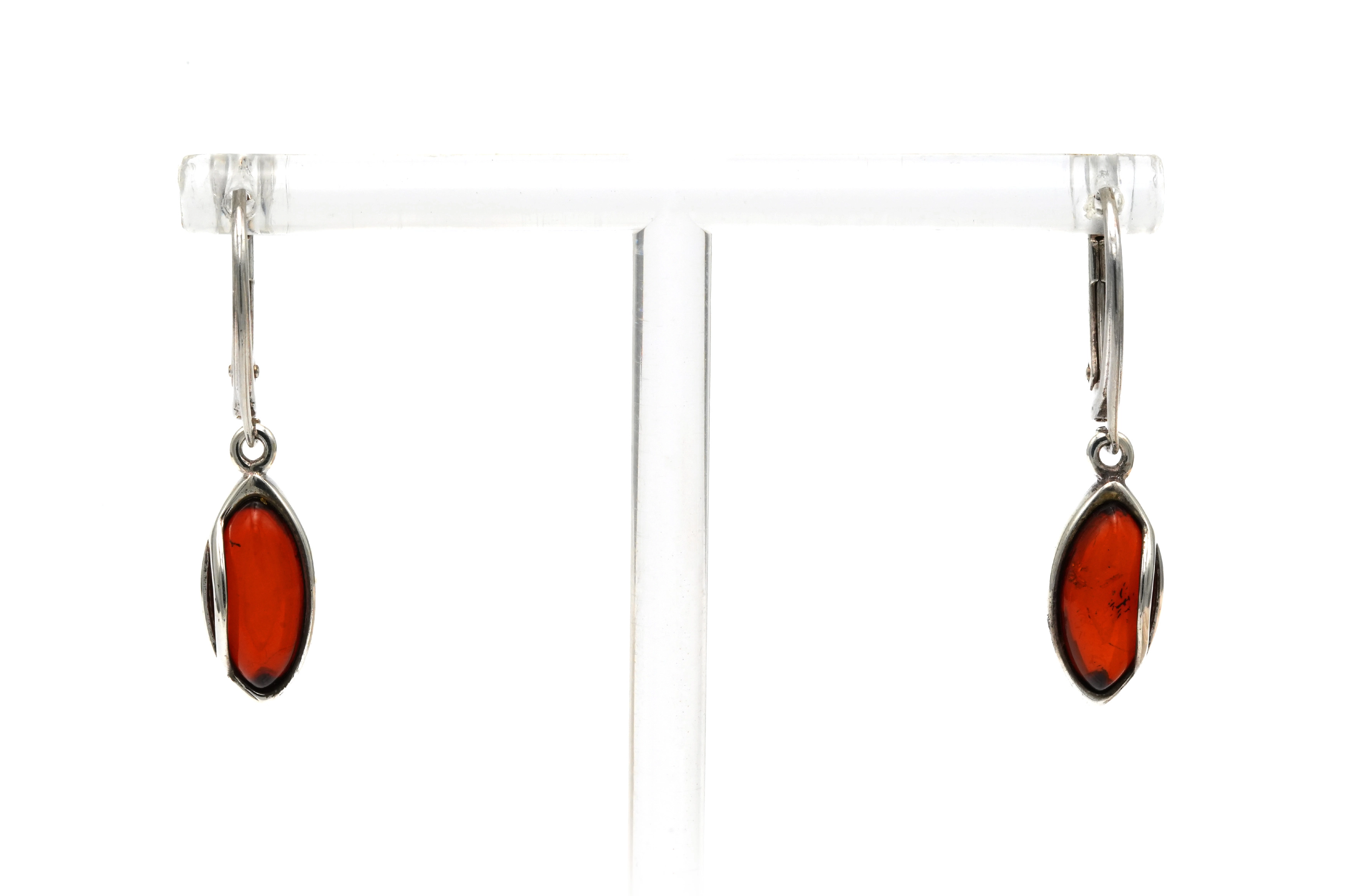 Boucles d'oreilles contemporaines en argent 925 serties d'ambre