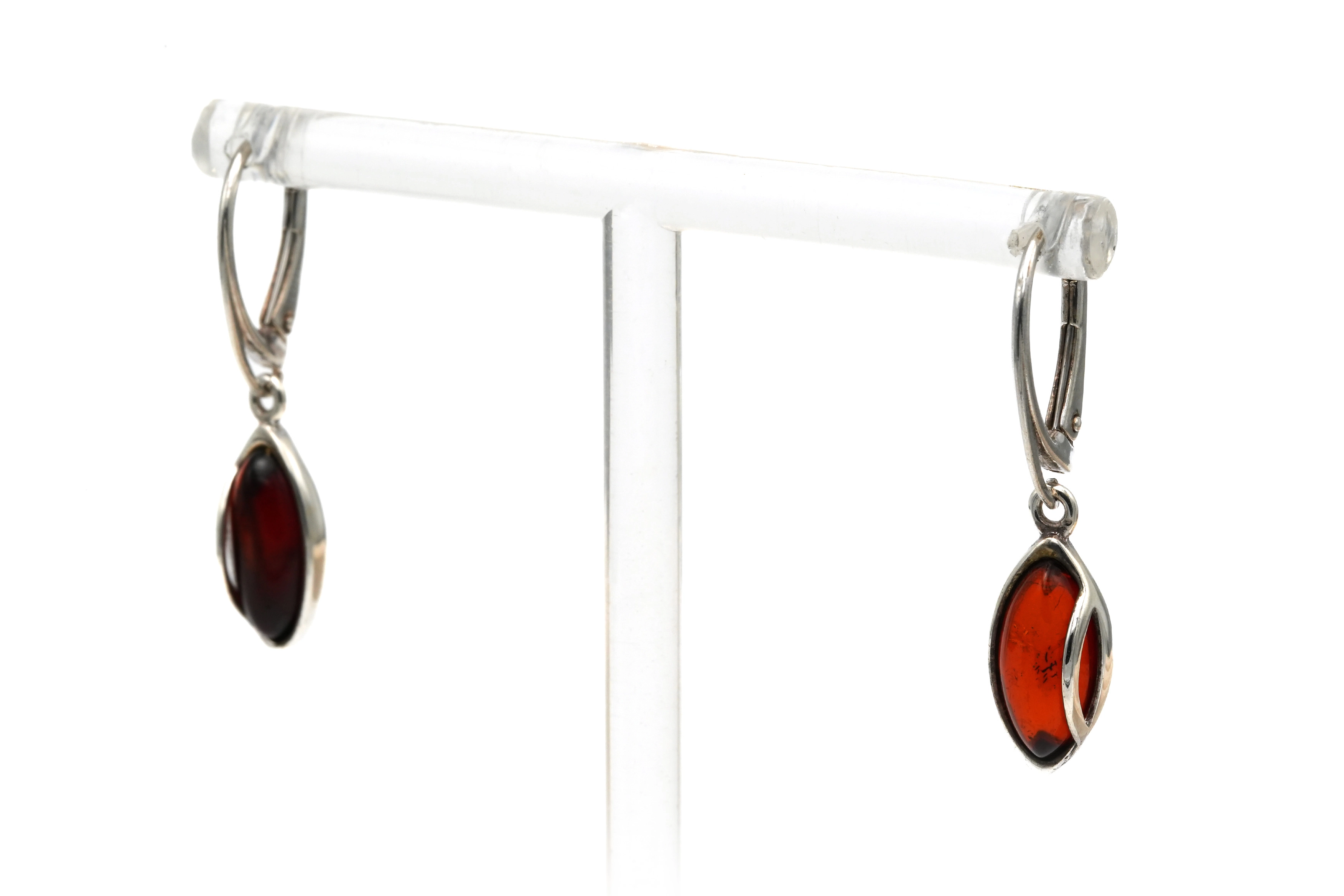 Boucles d'oreilles contemporaines en argent 925 serties d'ambre