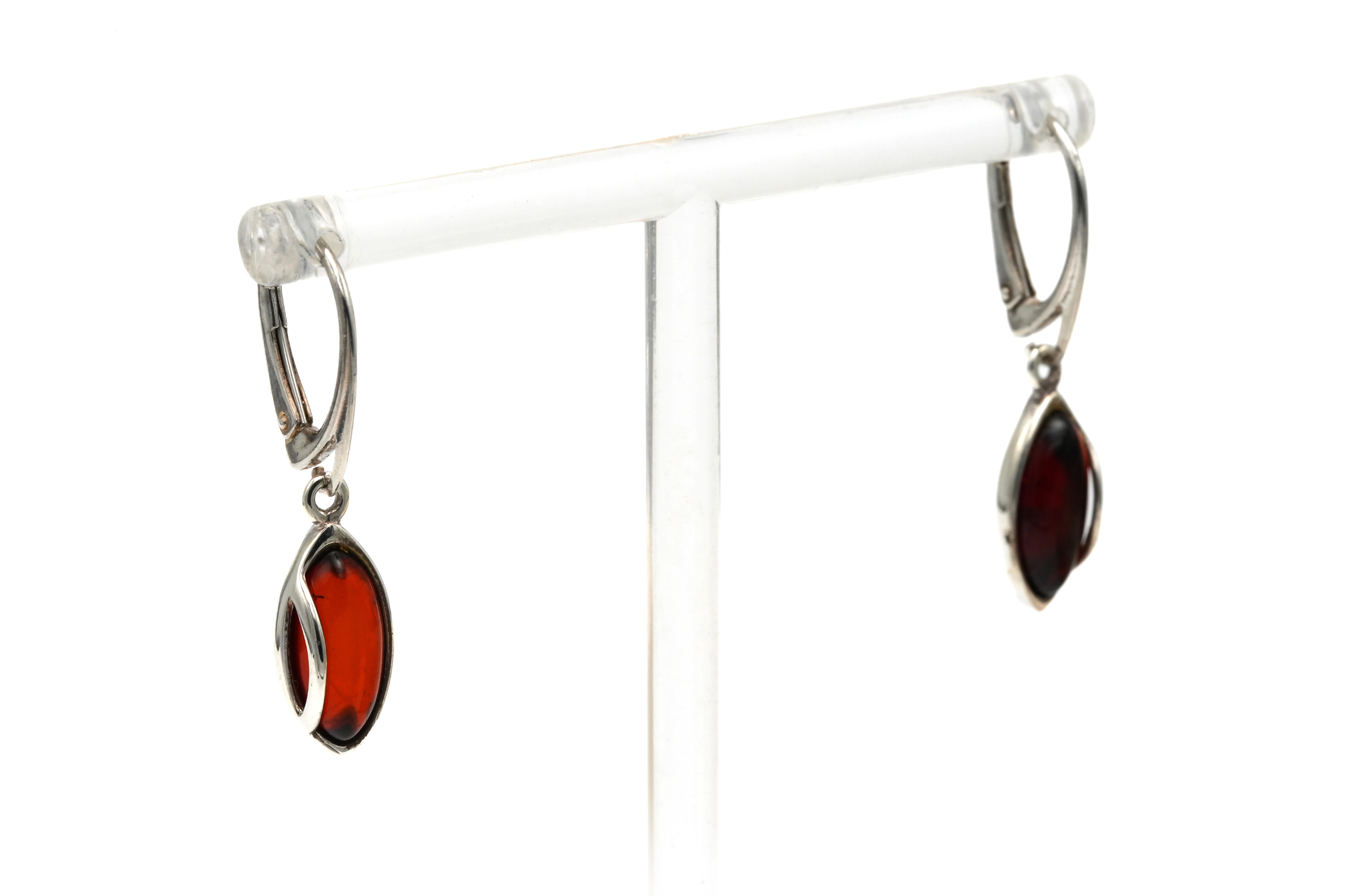 Boucles d'oreilles contemporaines en argent 925 serties d'ambre