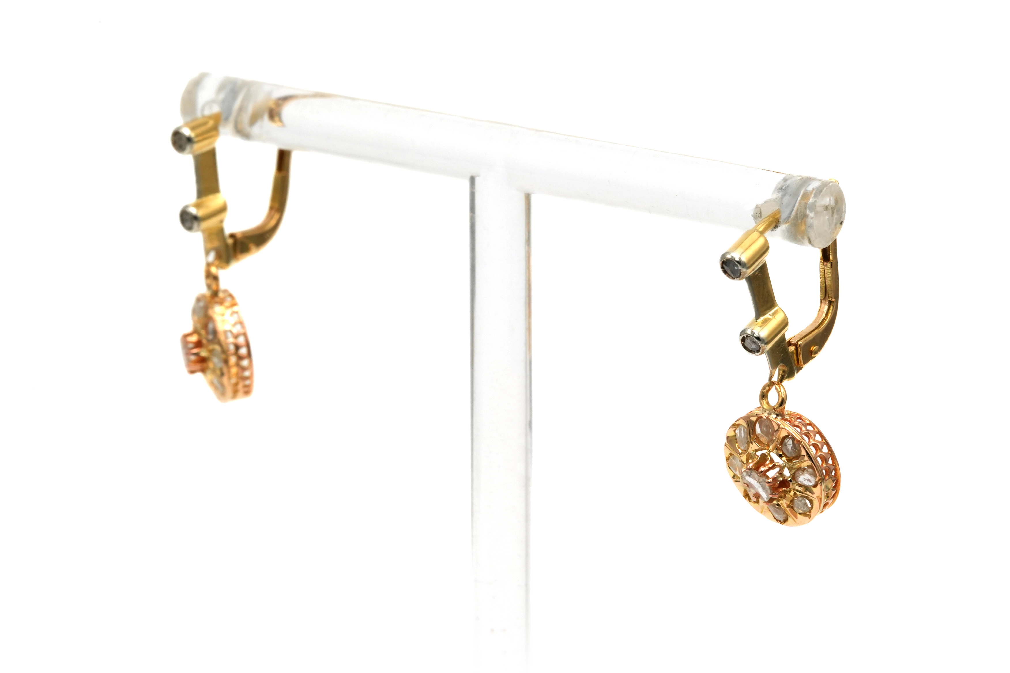 Boucles d'oreilles Art Déco en or jaune 18 carats serties de diamants "taille" rose - - 3