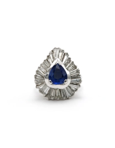 Bague Années 70 en or blanc 18 carats sertie d'un saphir et de diamants "taille" baguette - 1